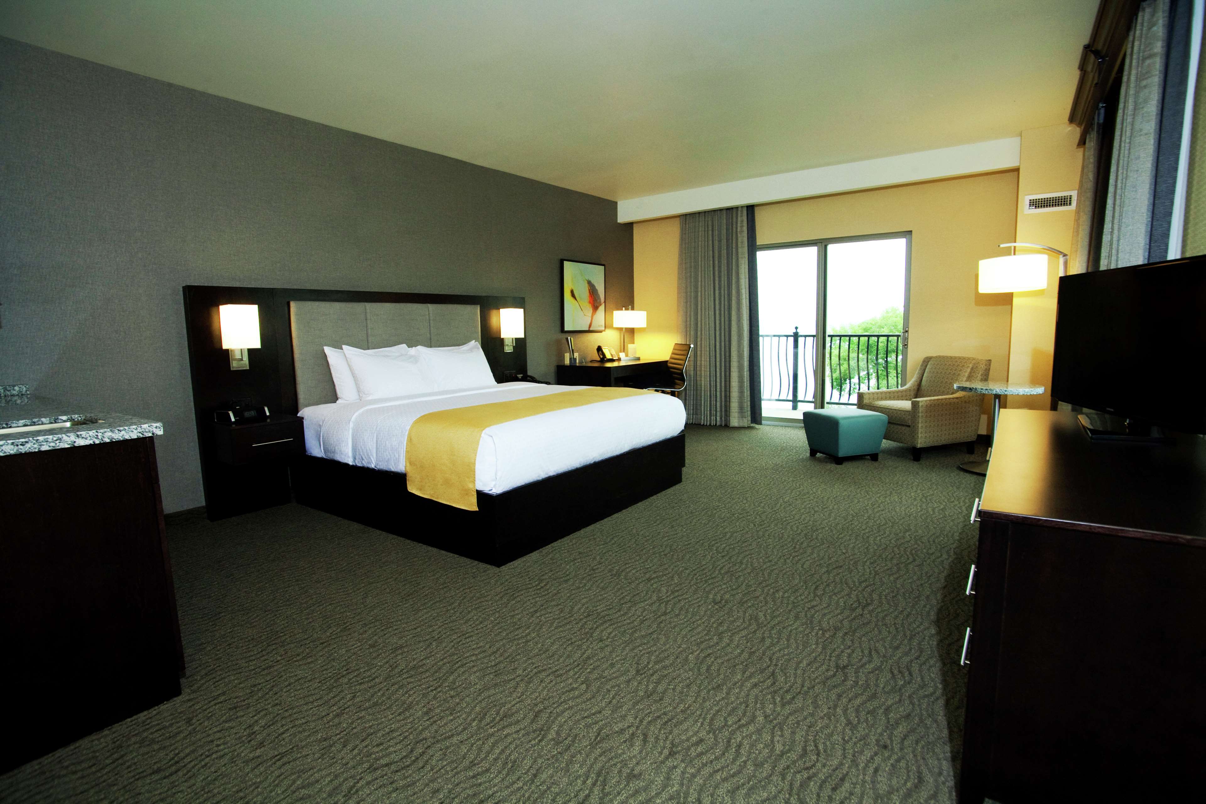 DoubleTree by Hilton Hotel Bemidji Photo