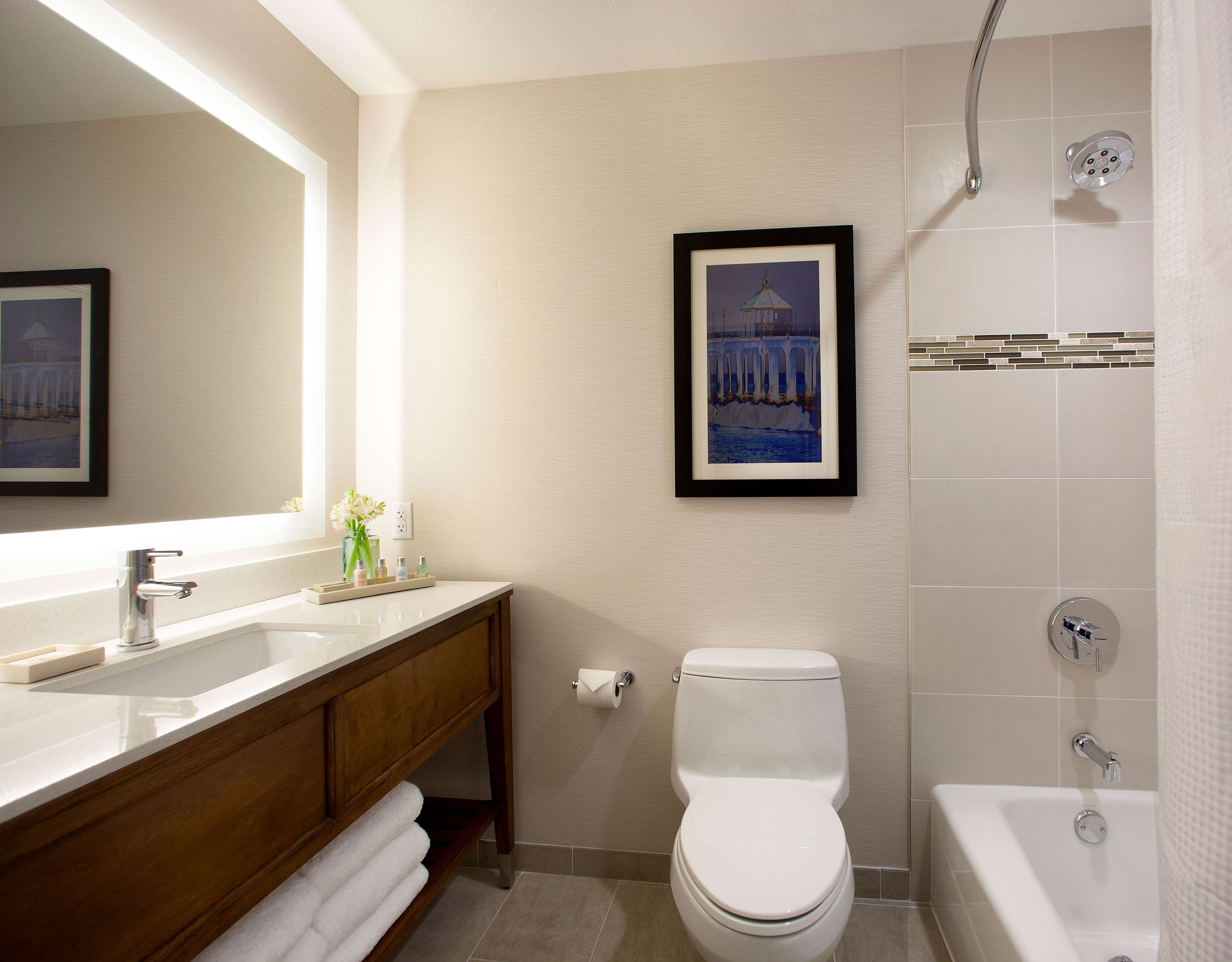 Guest room bath