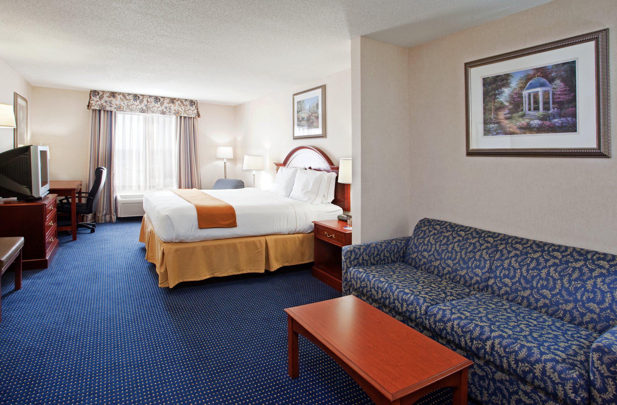 Holiday Inn Express & Suites Cleveland-Richfield Photo