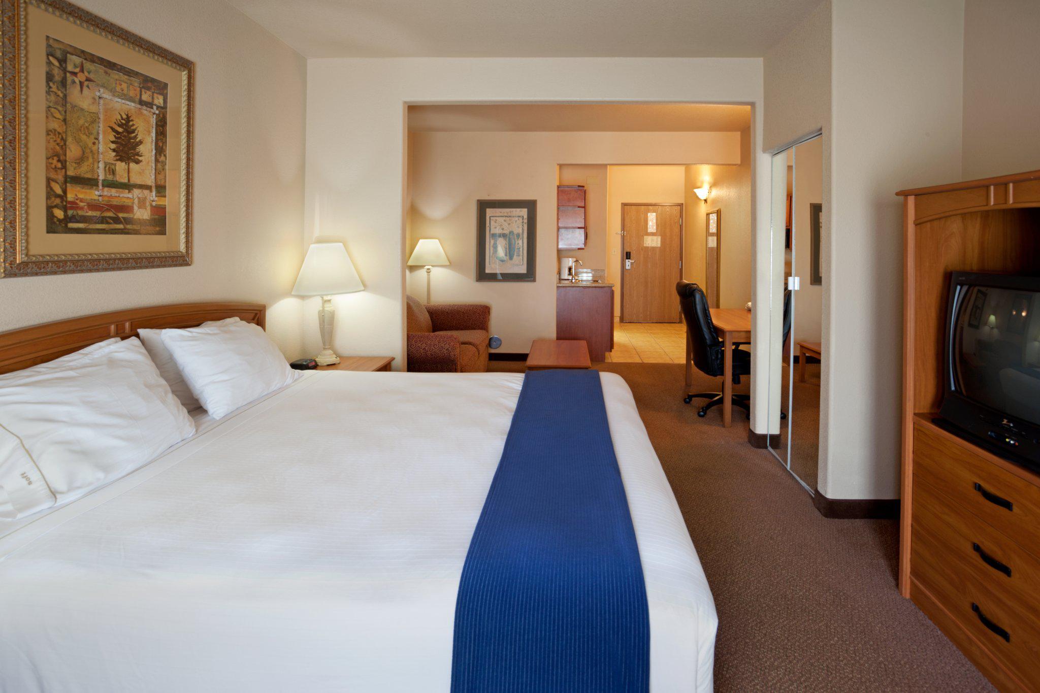 Holiday Inn Express & Suites Mission-McAllen Area Photo