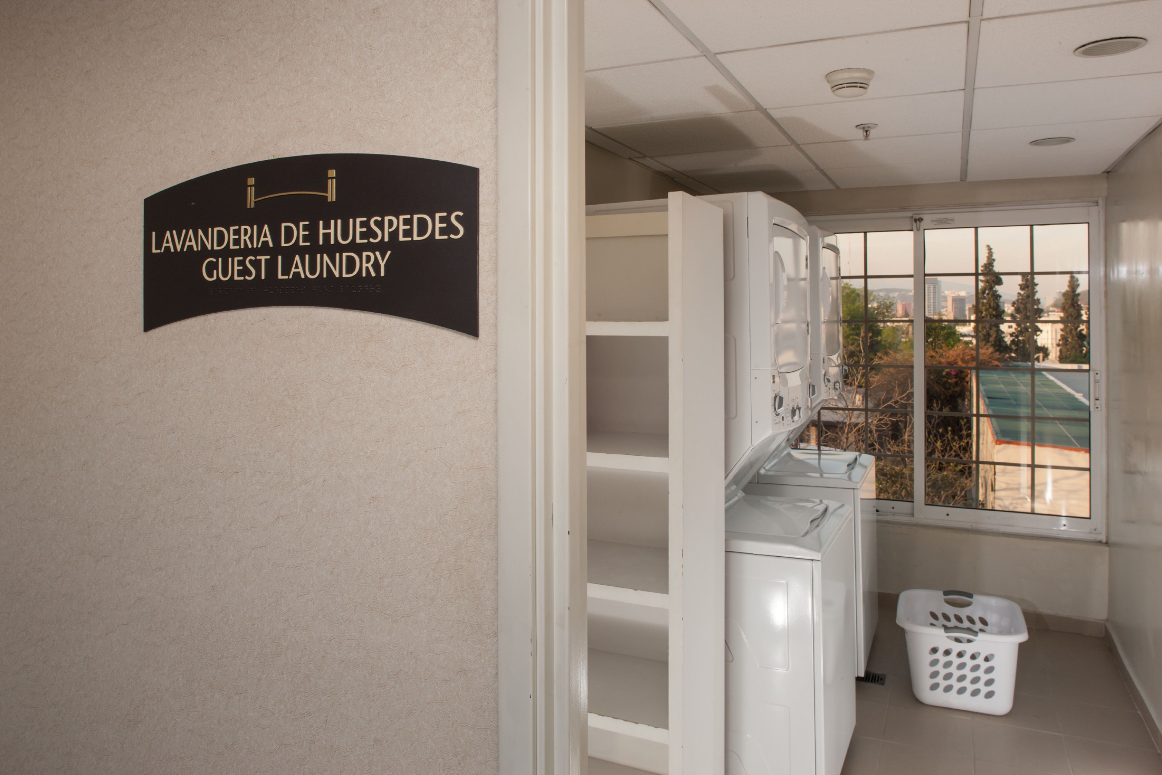 Images Staybridge Suites Monterrey - San Pedro