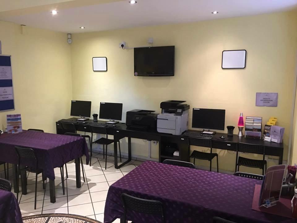 Molly's At Chimes Cafes in Doncaster DN12 3HP