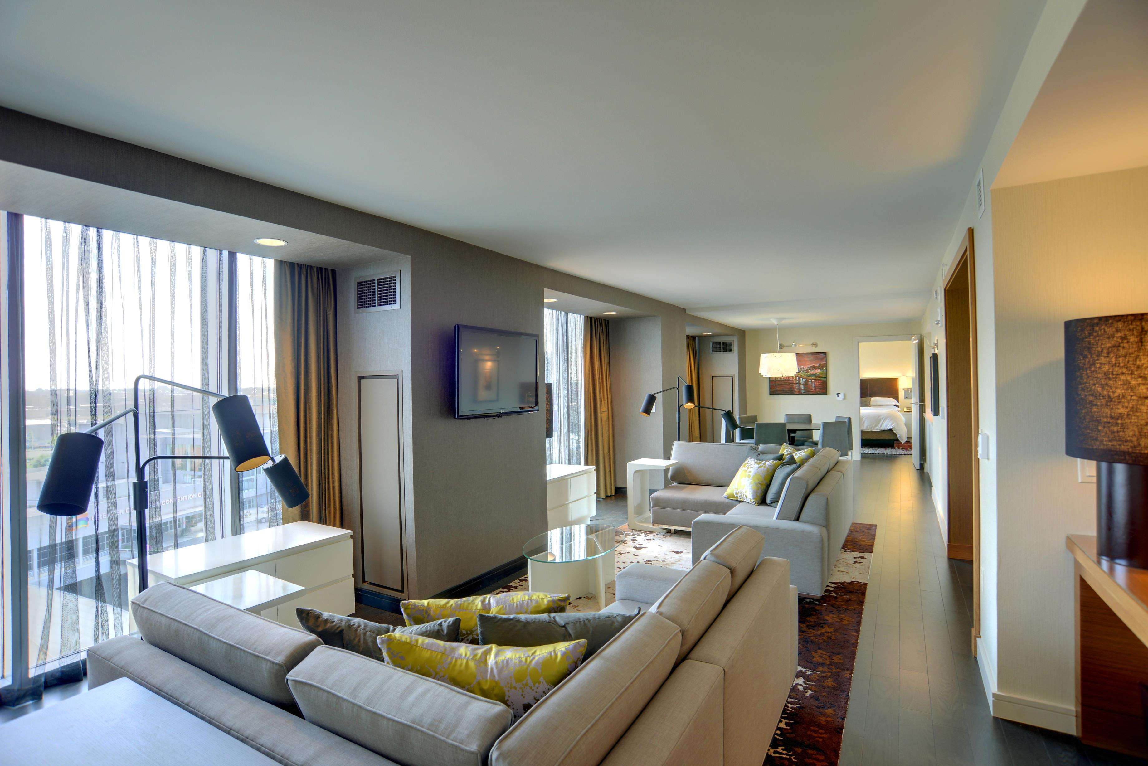 Hilton Columbus Downtown Photo