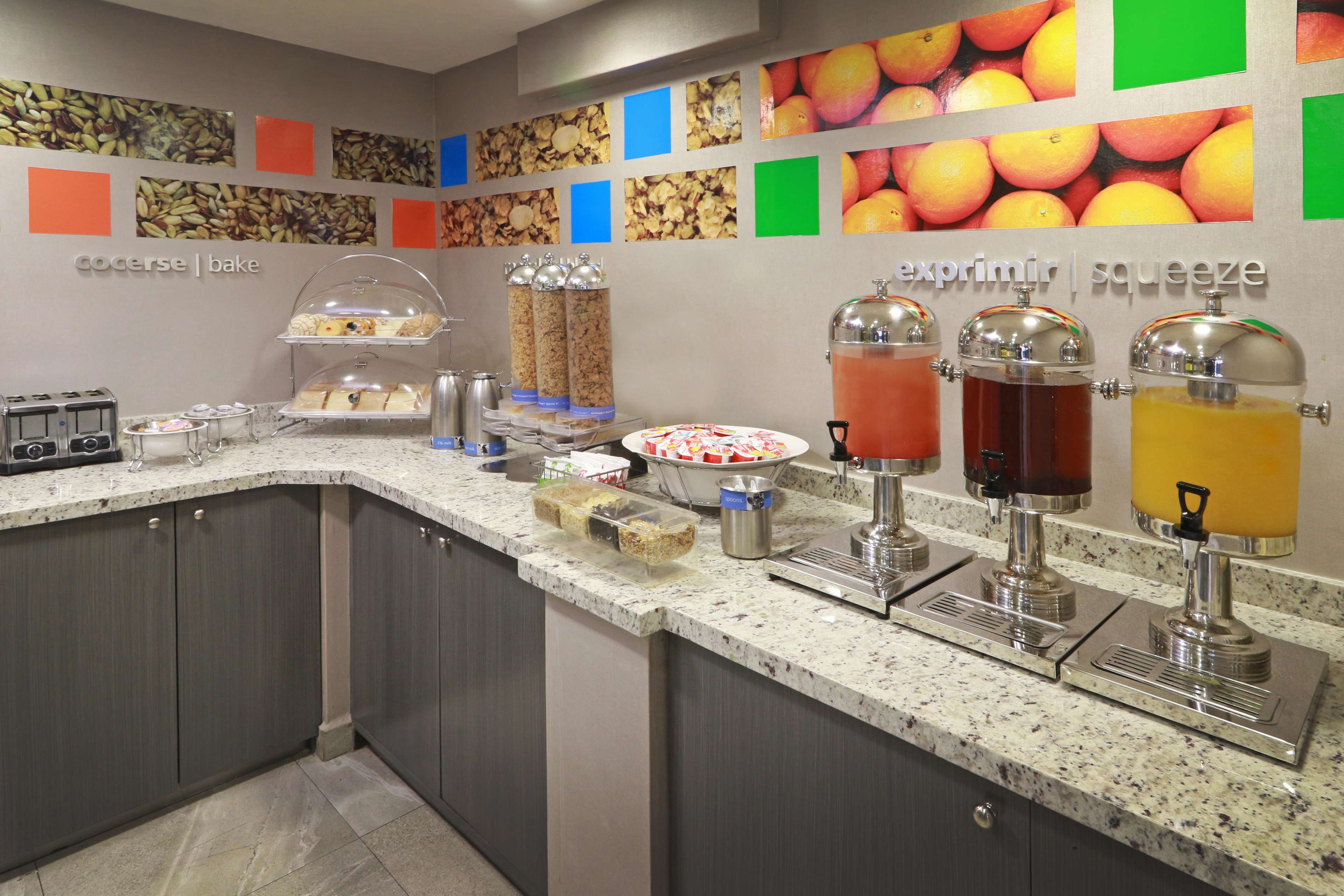 Images Hampton Inn by Hilton Monterrey-Airport