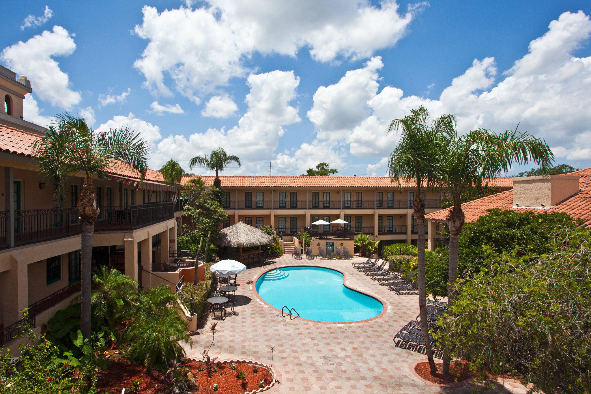 Holiday Inn & Suites Tampa N - Busch Gardens Area Photo