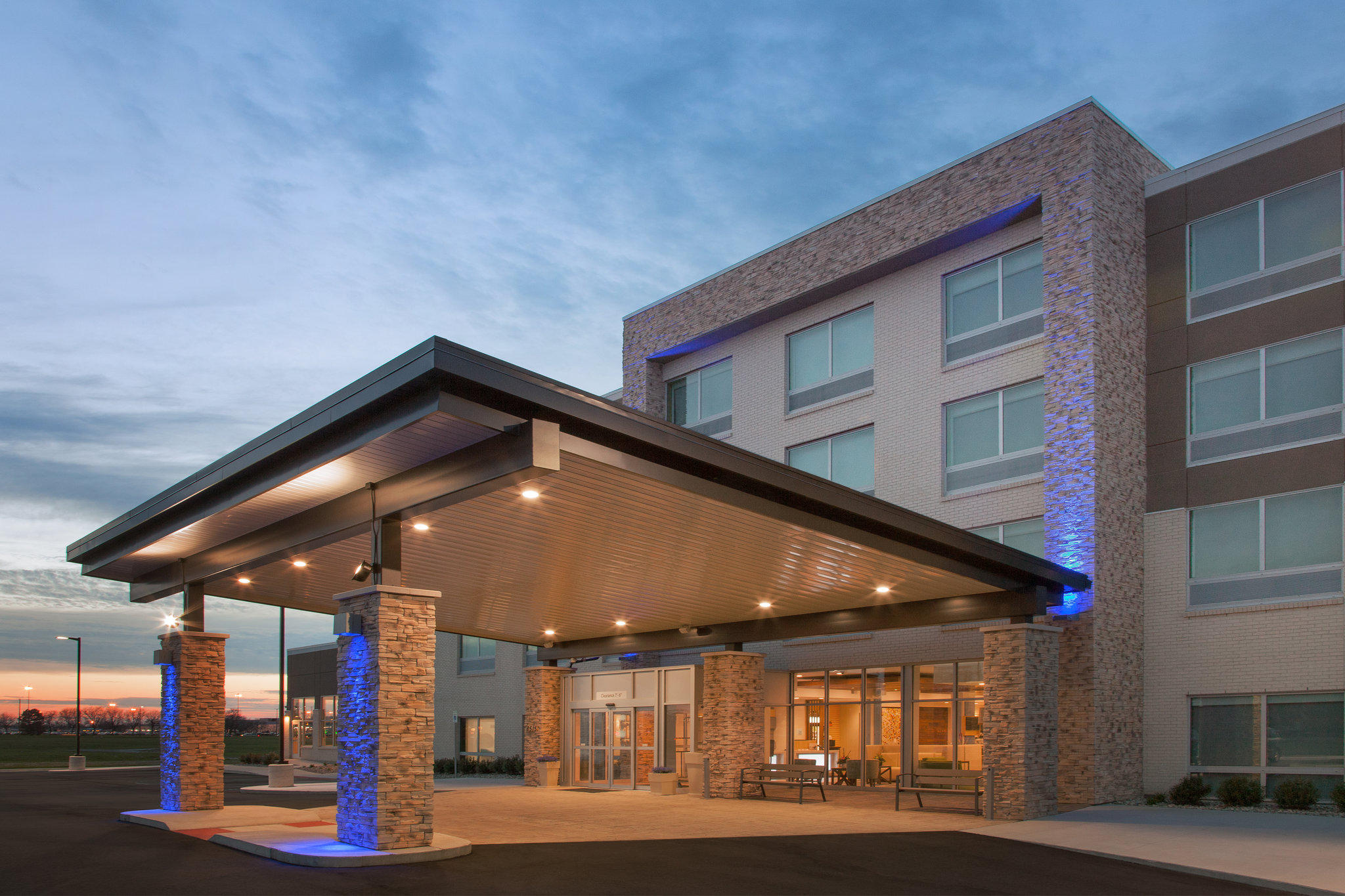 Holiday Inn Express & Suites Sterling Heights-Detroit Area Photo