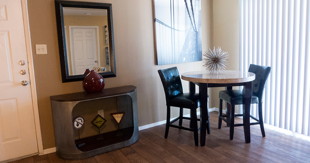 Images Oaks at Greenview Apartments