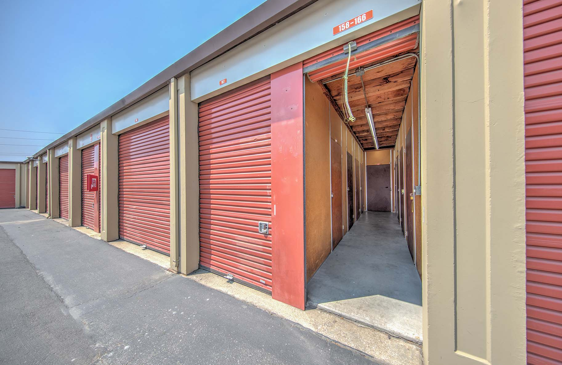 Leonard's Lockers Self Storage Photo