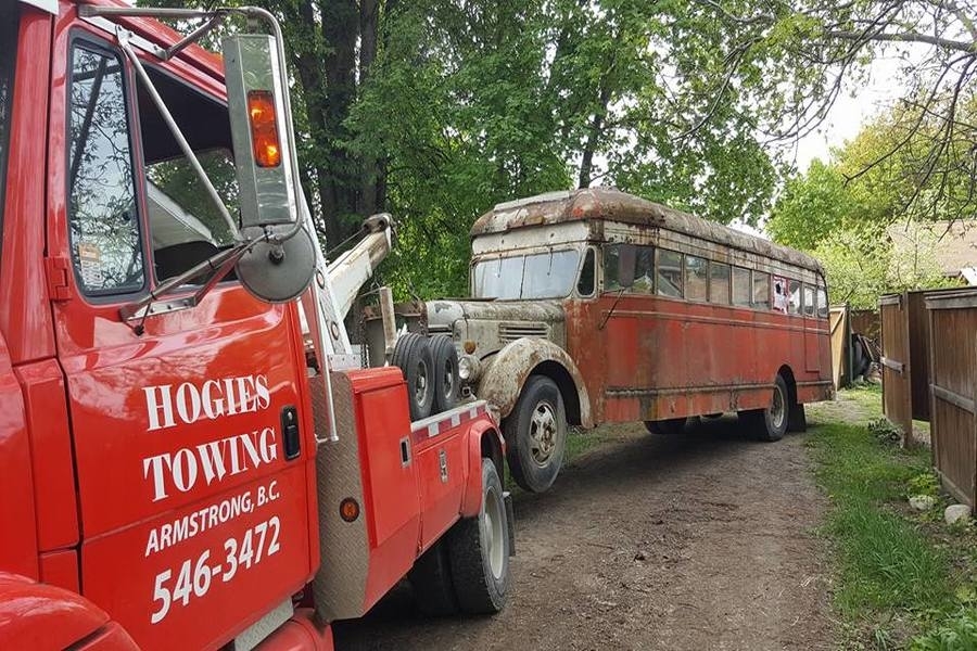 Images Hogie's Towing & Boosting