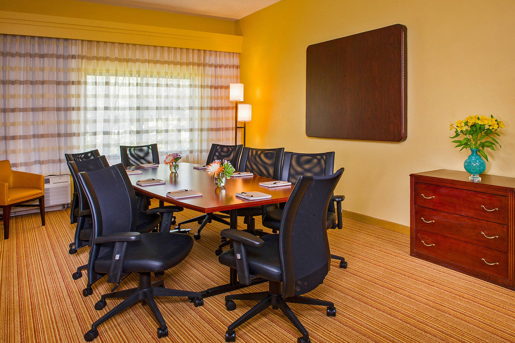 Courtyard by Marriott North Charleston Airport/Coliseum Photo