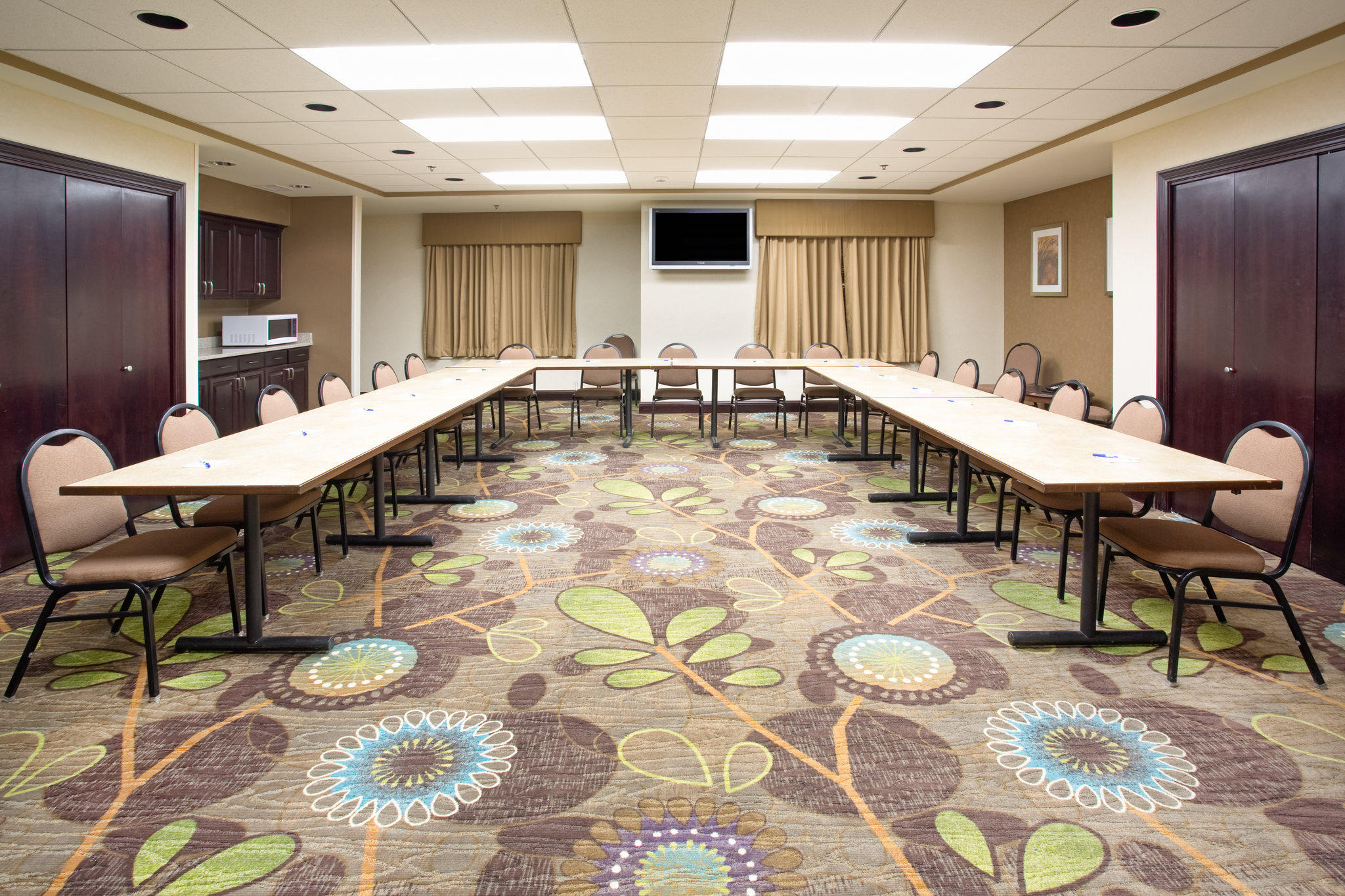 Holiday Inn Express & Suites Minot Photo