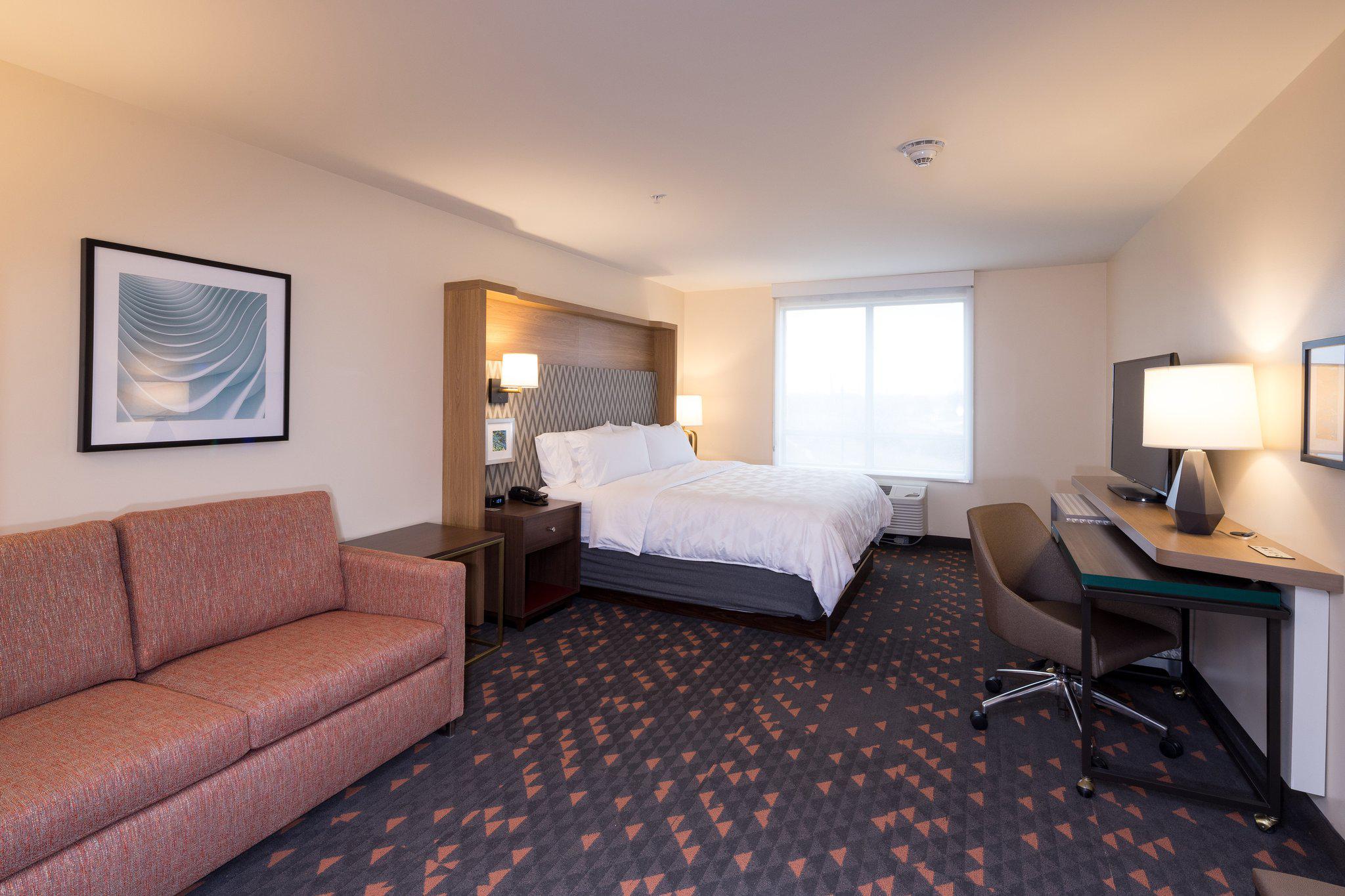 Holiday Inn & Suites Kalamazoo West Photo