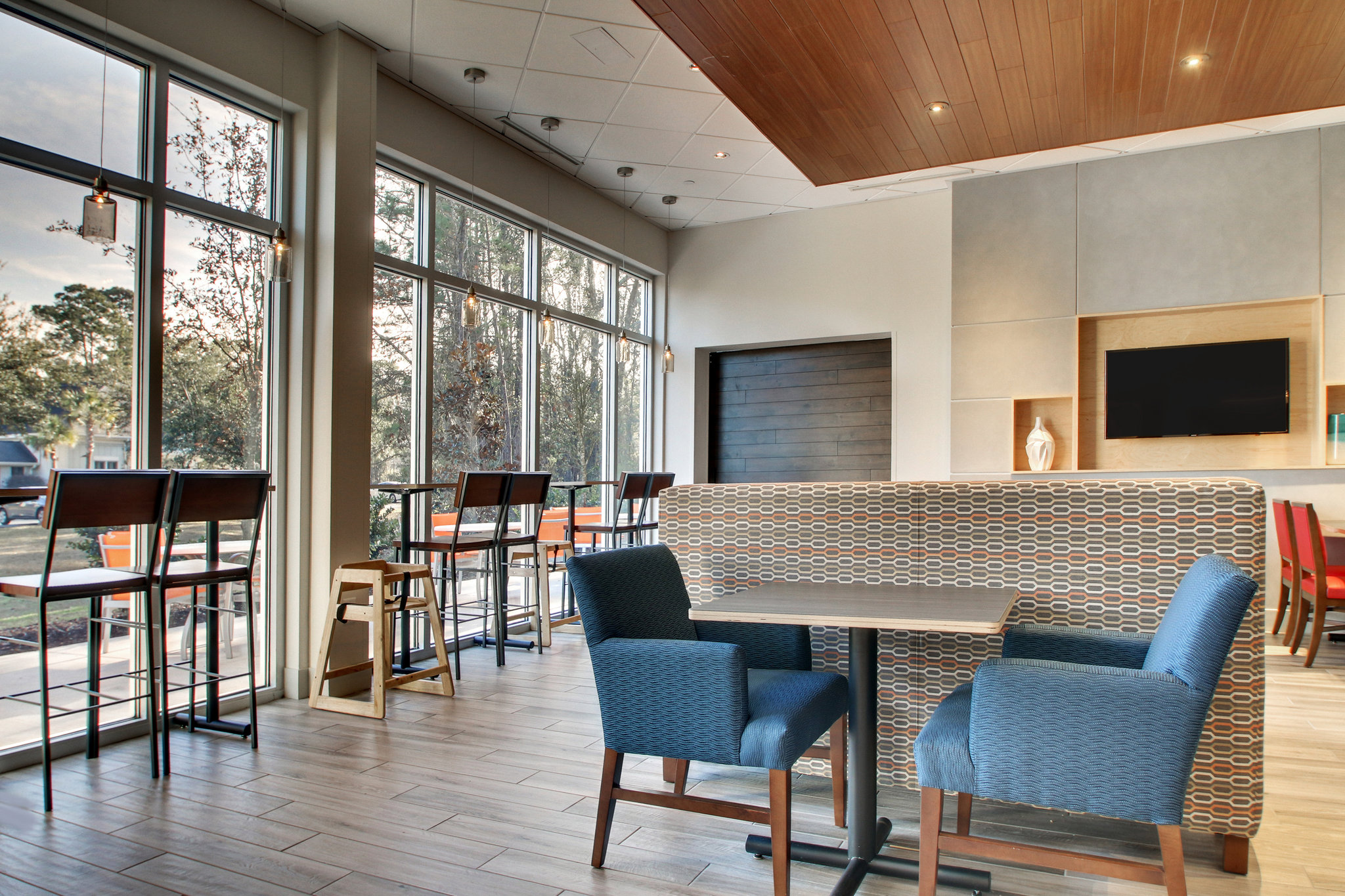 Holiday Inn Express & Suites Charleston NE Mt Pleasant Us17 by IHG Image