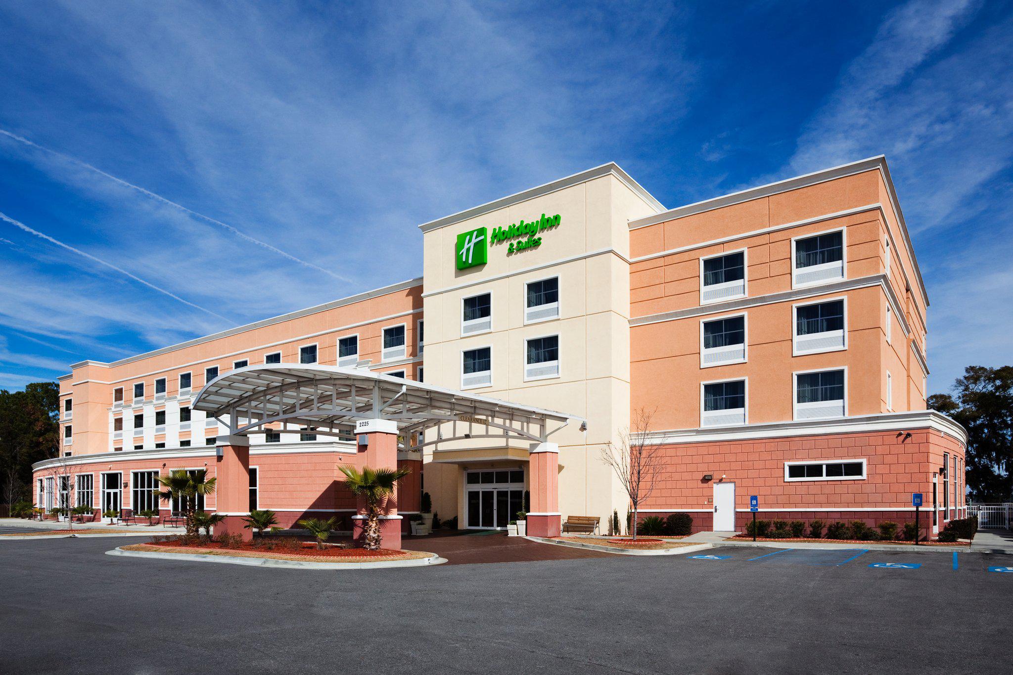 Holiday Inn & Suites Beaufort @ Highway 21 Photo