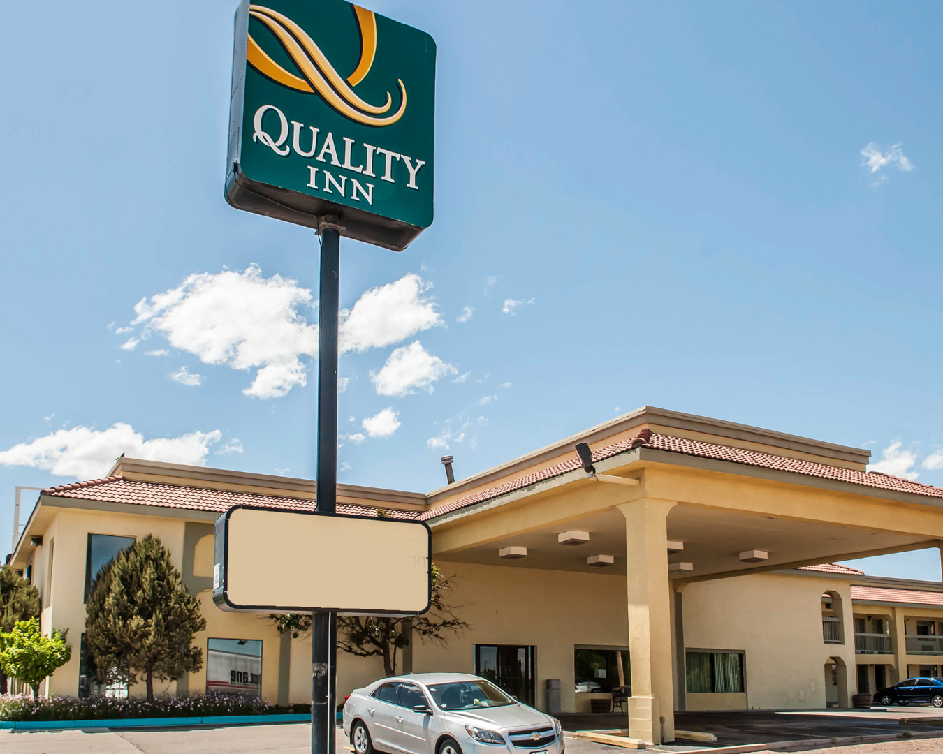 Quality Inn Logo