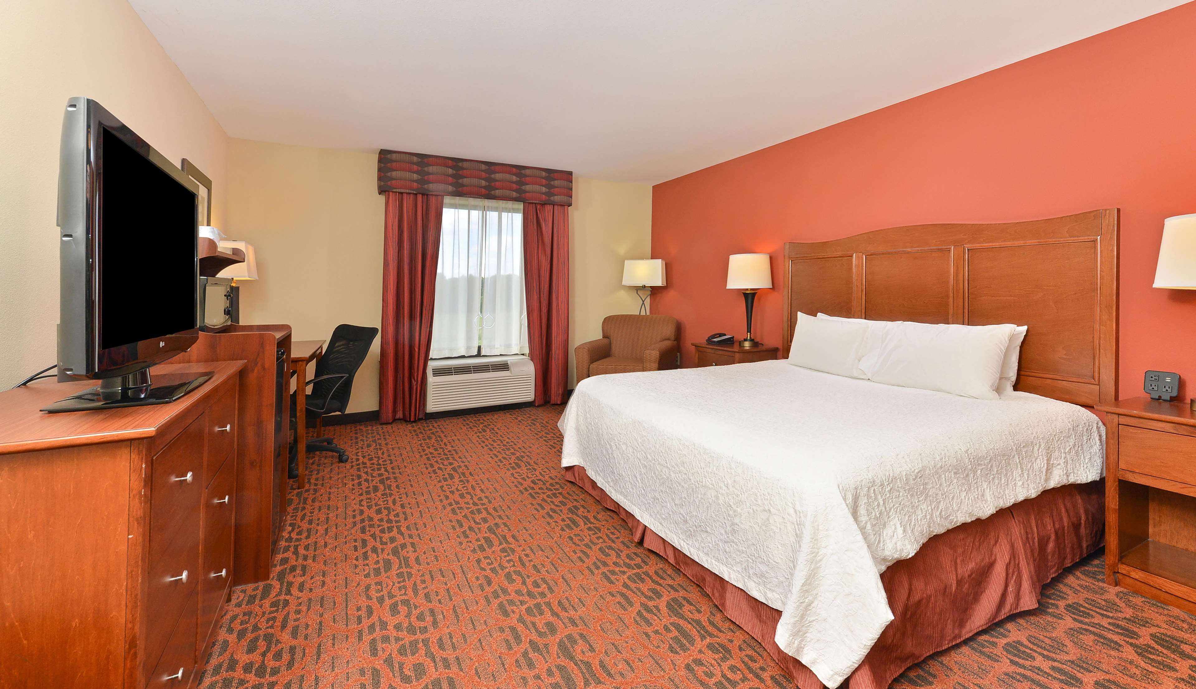 Hampton Inn Clinton Photo