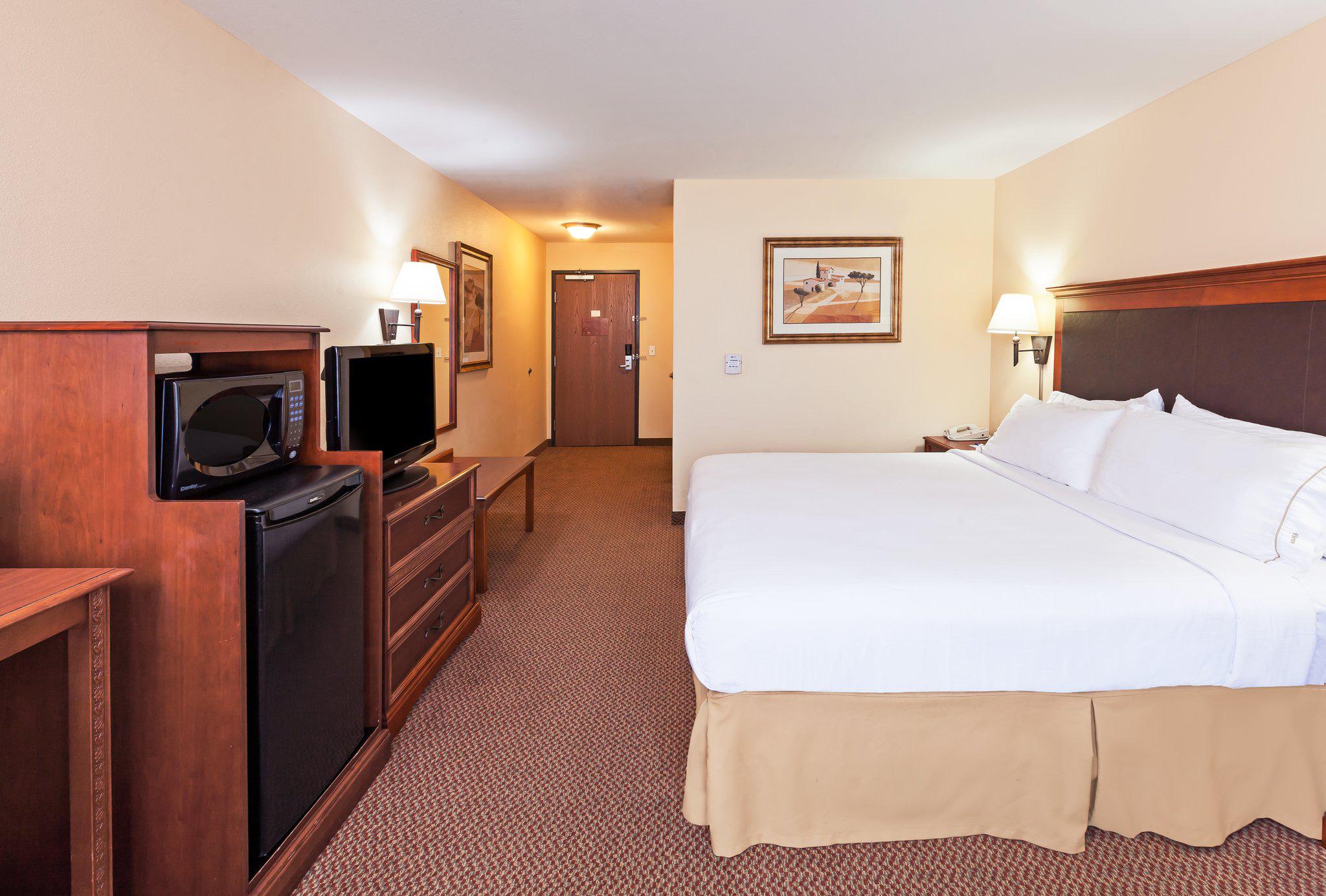 Holiday Inn Express & Suites Laredo-Event Center Area Photo