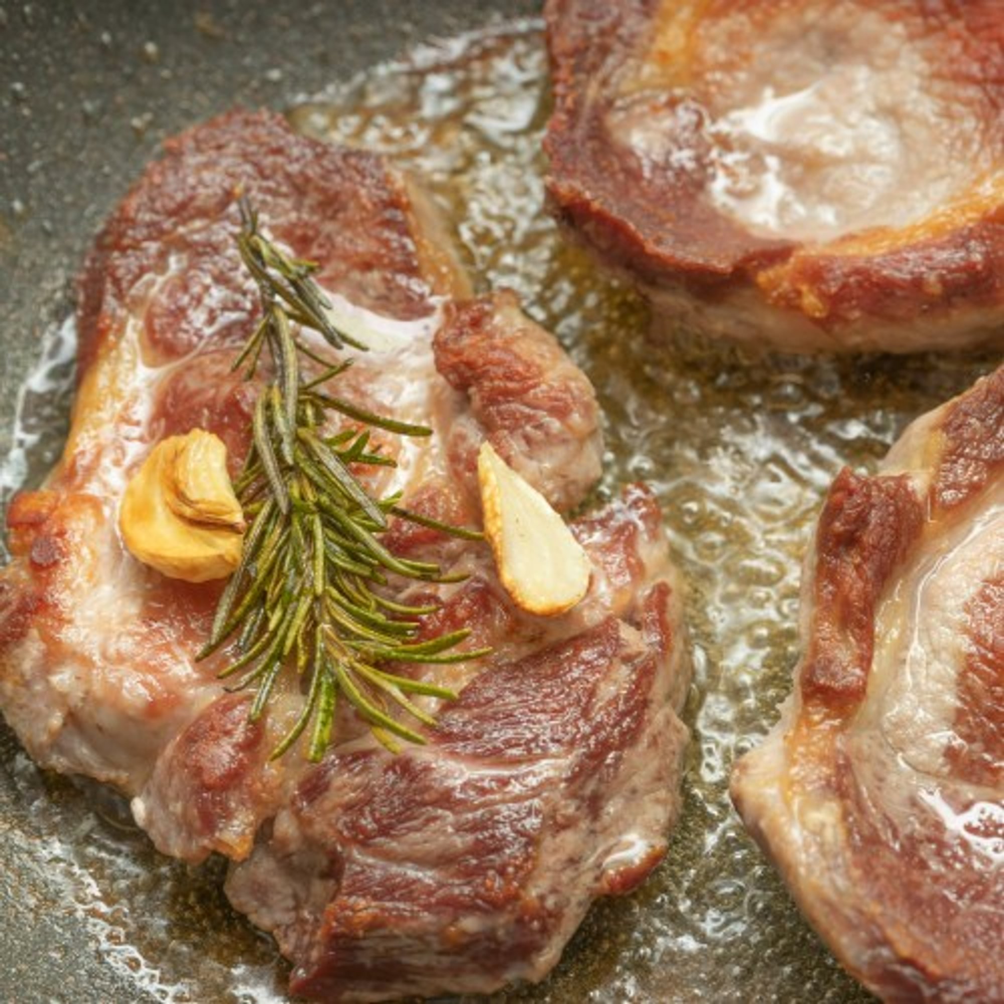Garlic lamb