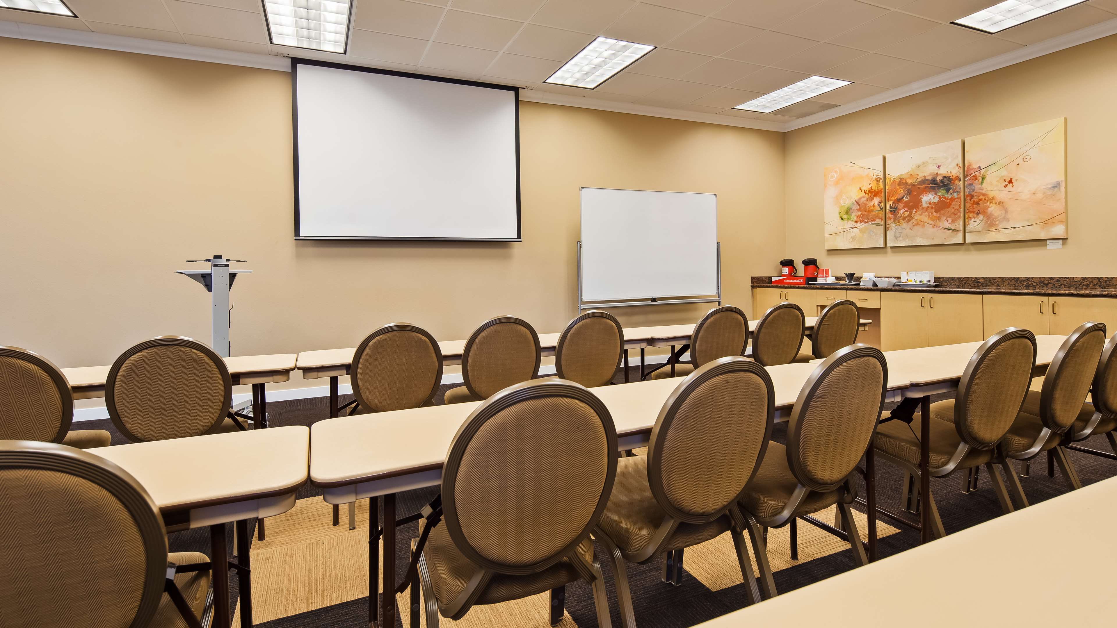 Best Western Plus Plaza by the Green Photo