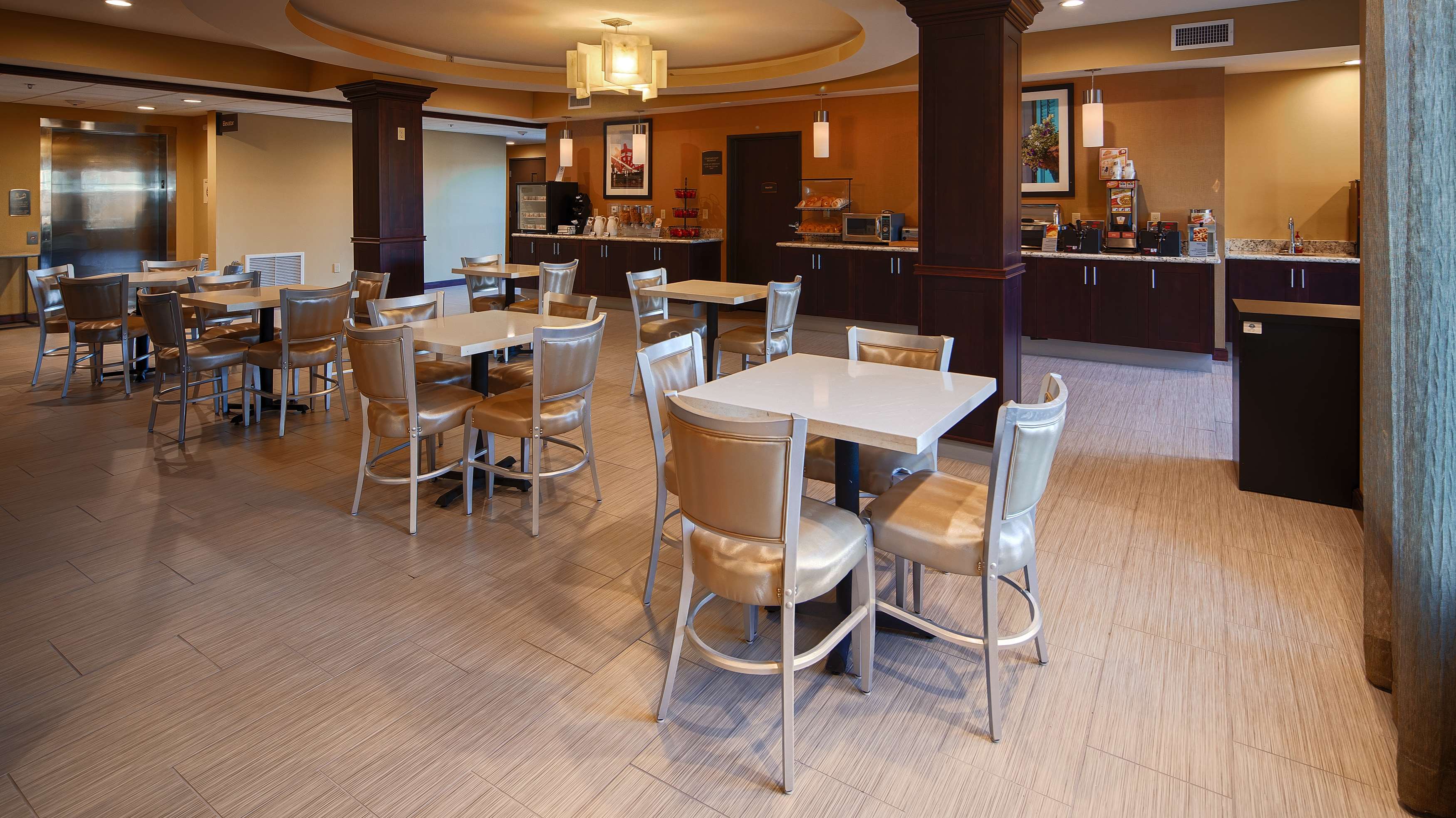 Best Western Plus New Orleans Airport Hotel Photo