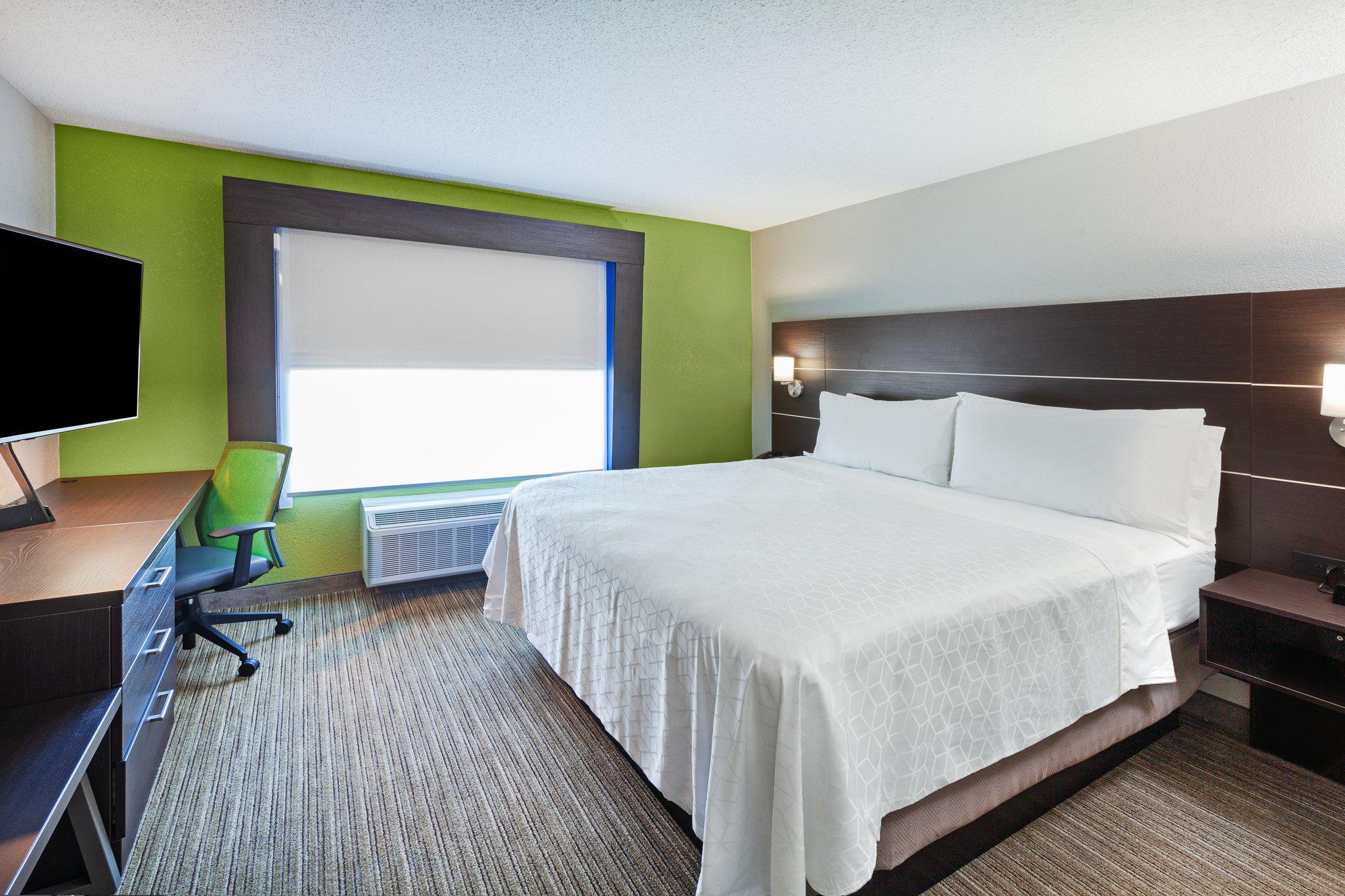 Holiday Inn Express New Orleans East Photo