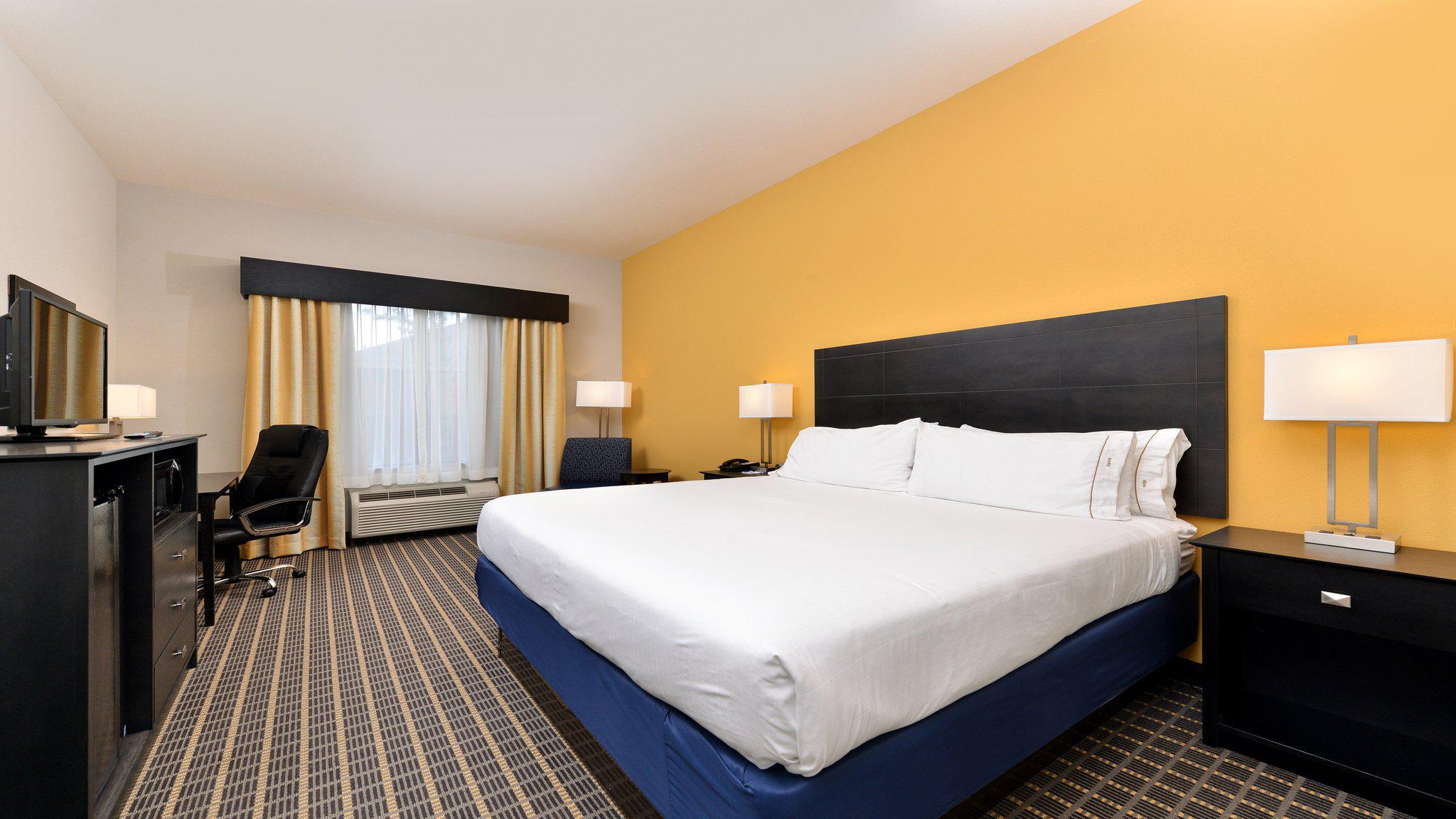 Holiday Inn Express & Suites Ft. Walton Beach - Hurlburt Area Photo