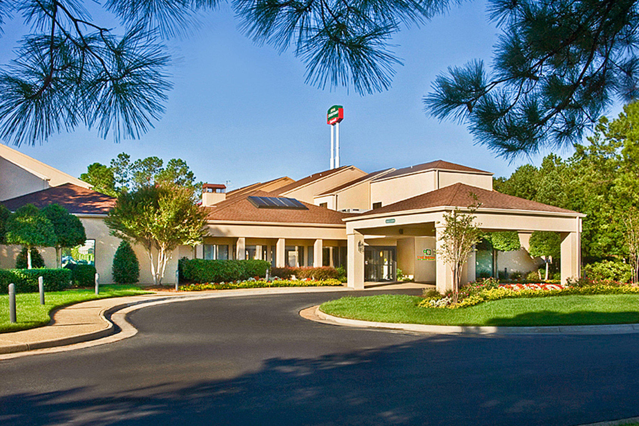 Courtyard by Marriott Hampton Coliseum Central Photo