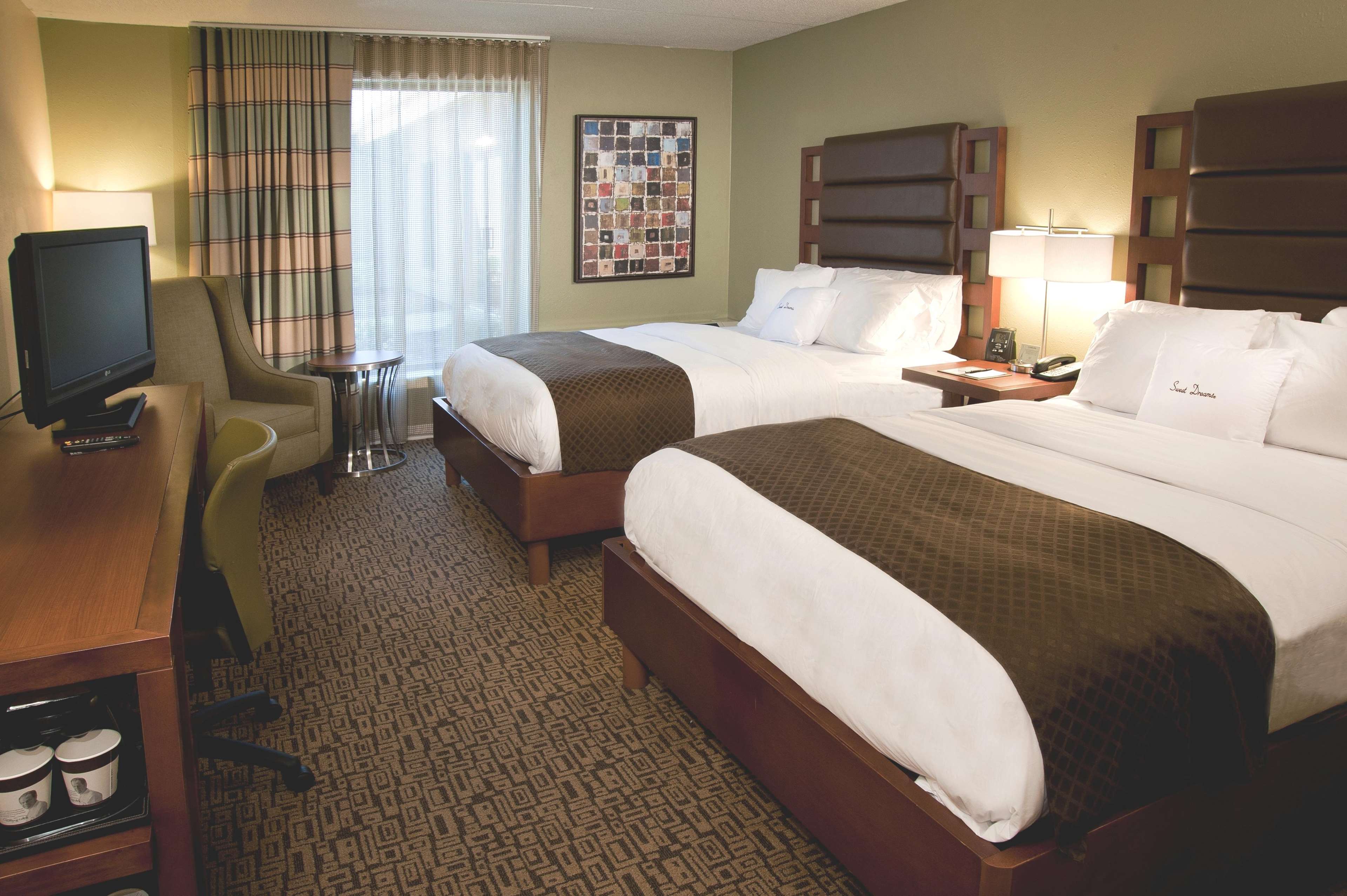 DoubleTree by Hilton Hotel Collinsville - St. Louis Photo