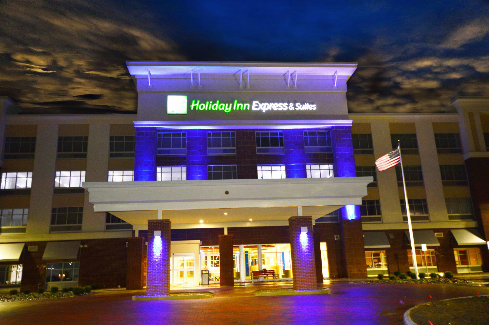 Holiday Inn Express & Suites Toledo South - Perrysburg Photo