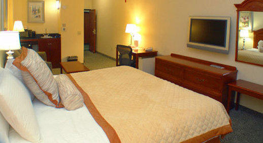 Holiday Inn Express & Suites Bakersfield Central Photo