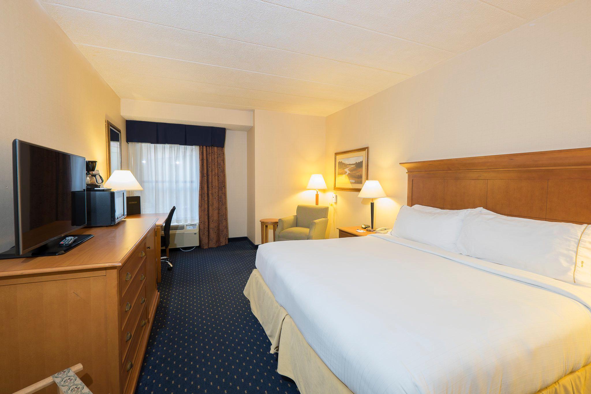 Holiday Inn Express & Suites Waynesboro-Route 340 Photo