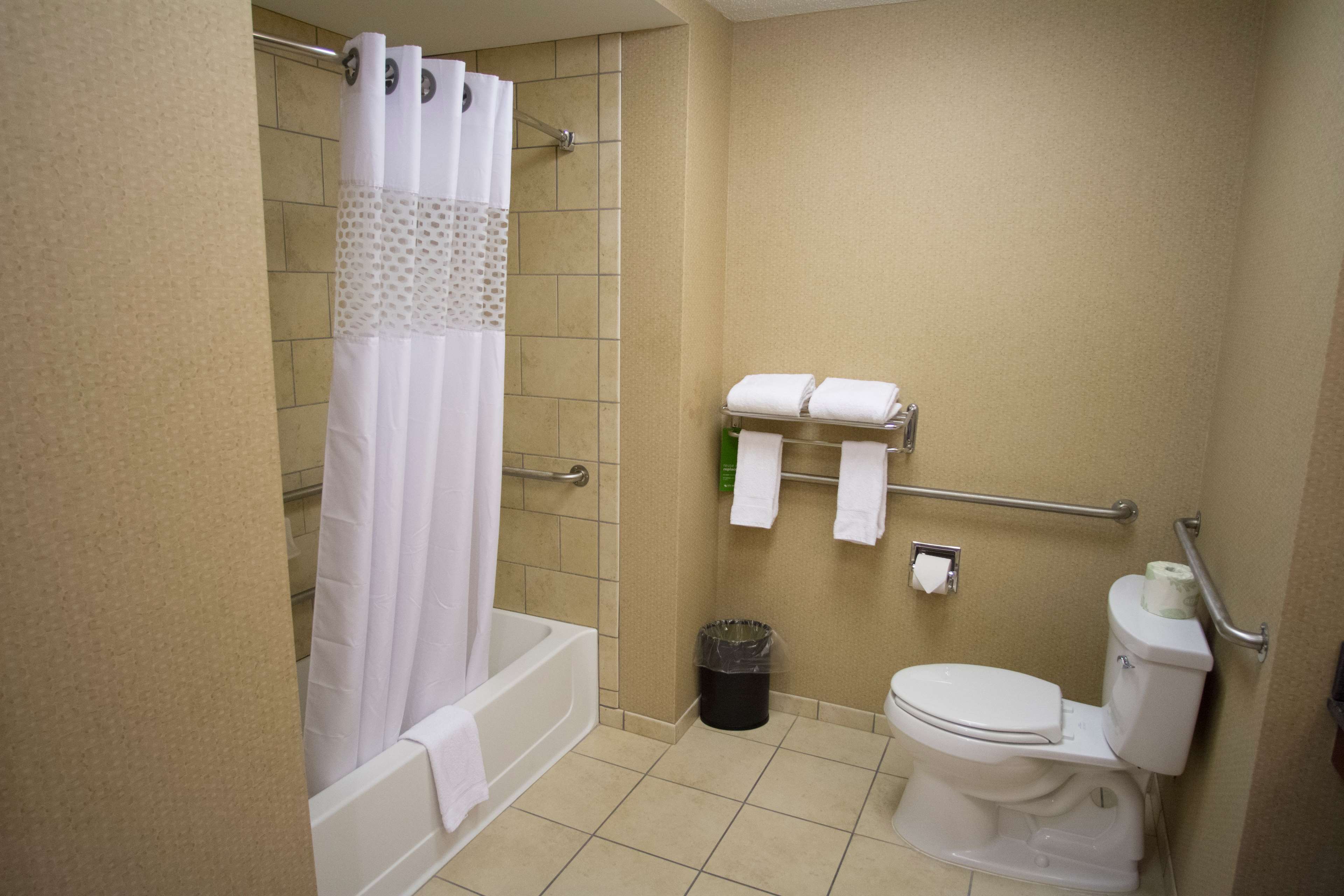 Guest room bath