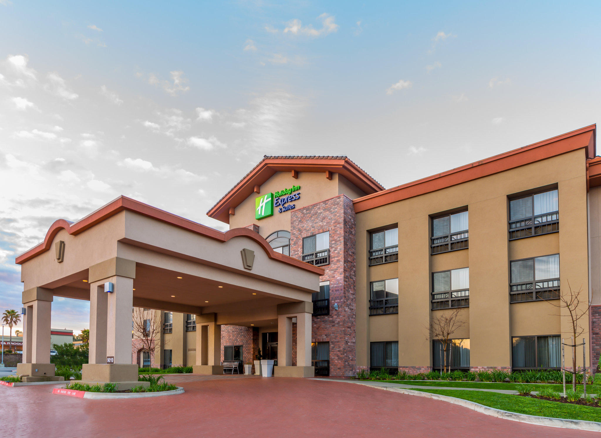 Holiday Inn Express & Suites Atascadero Photo