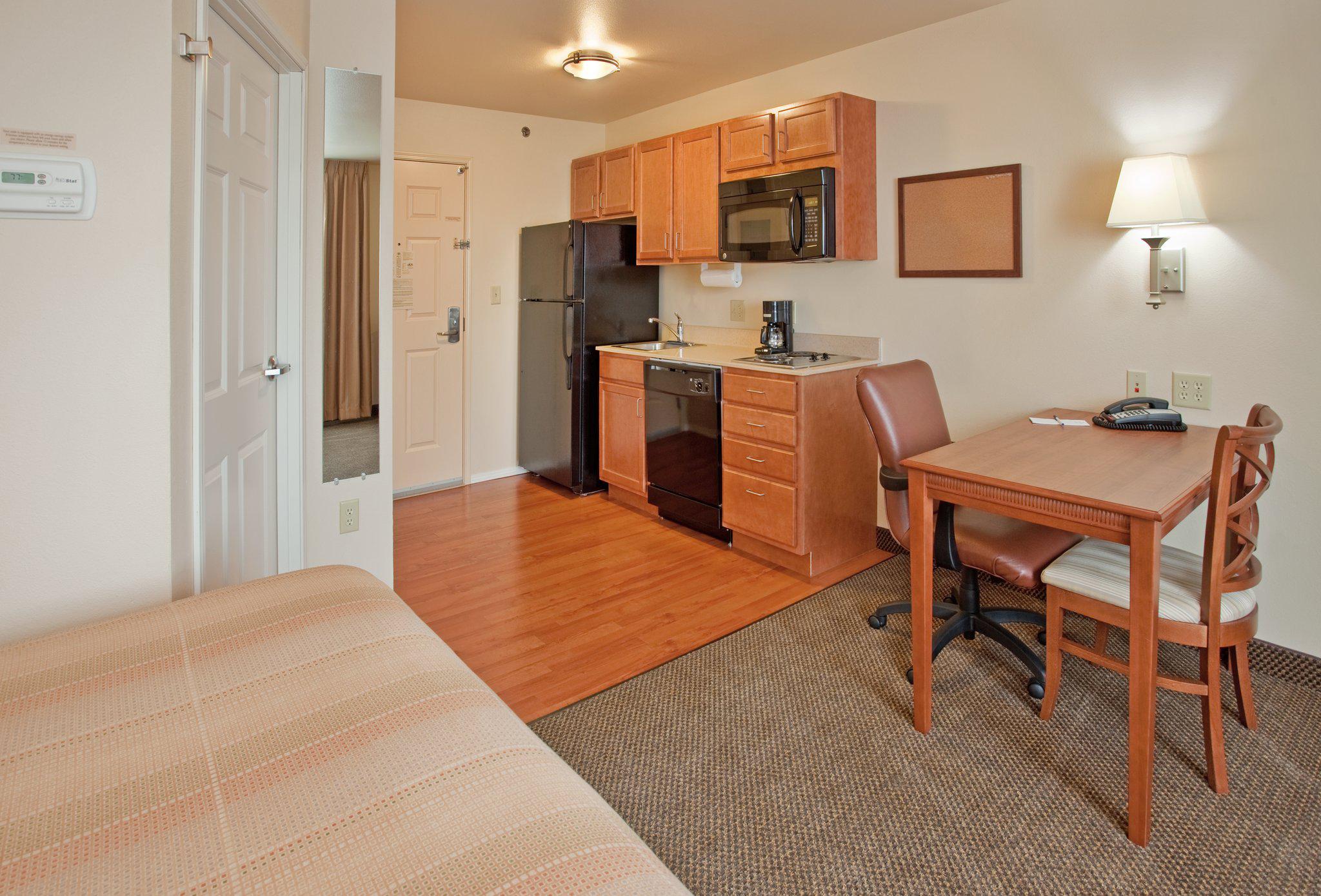 Candlewood Suites Springfield South Photo