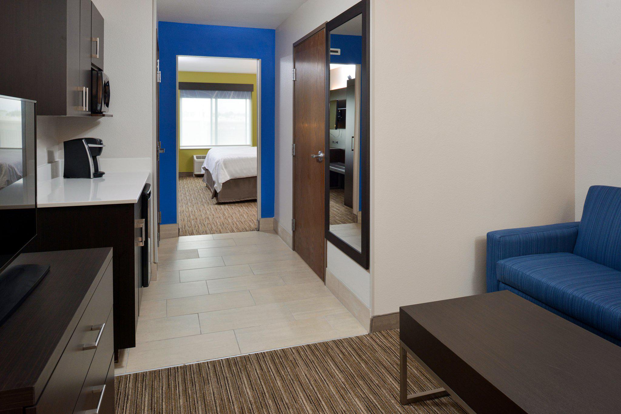 Holiday Inn Express & Suites Pueblo North Photo