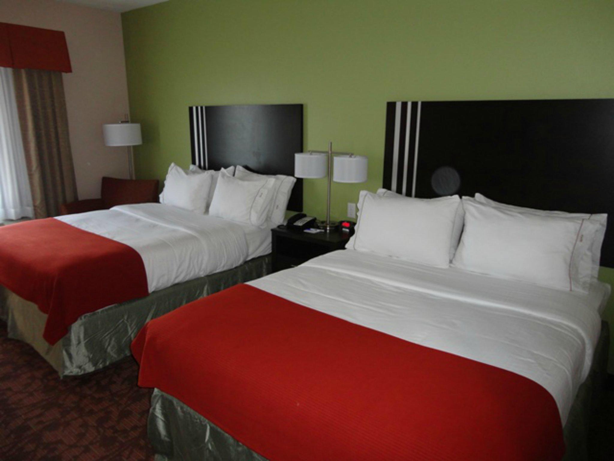 Holiday Inn Express Kenedy Photo