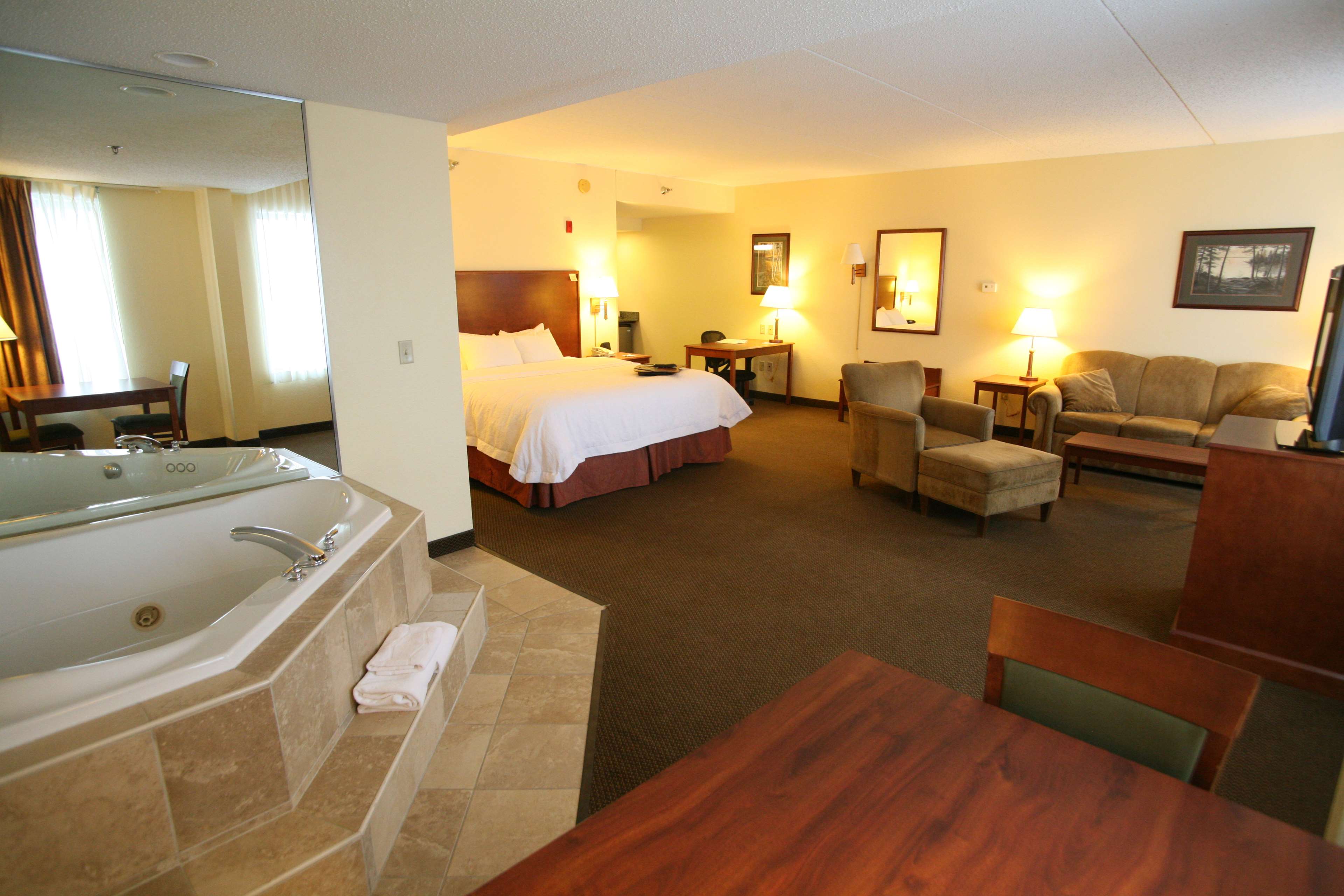 Hampton Inn & Suites Bemidji Photo