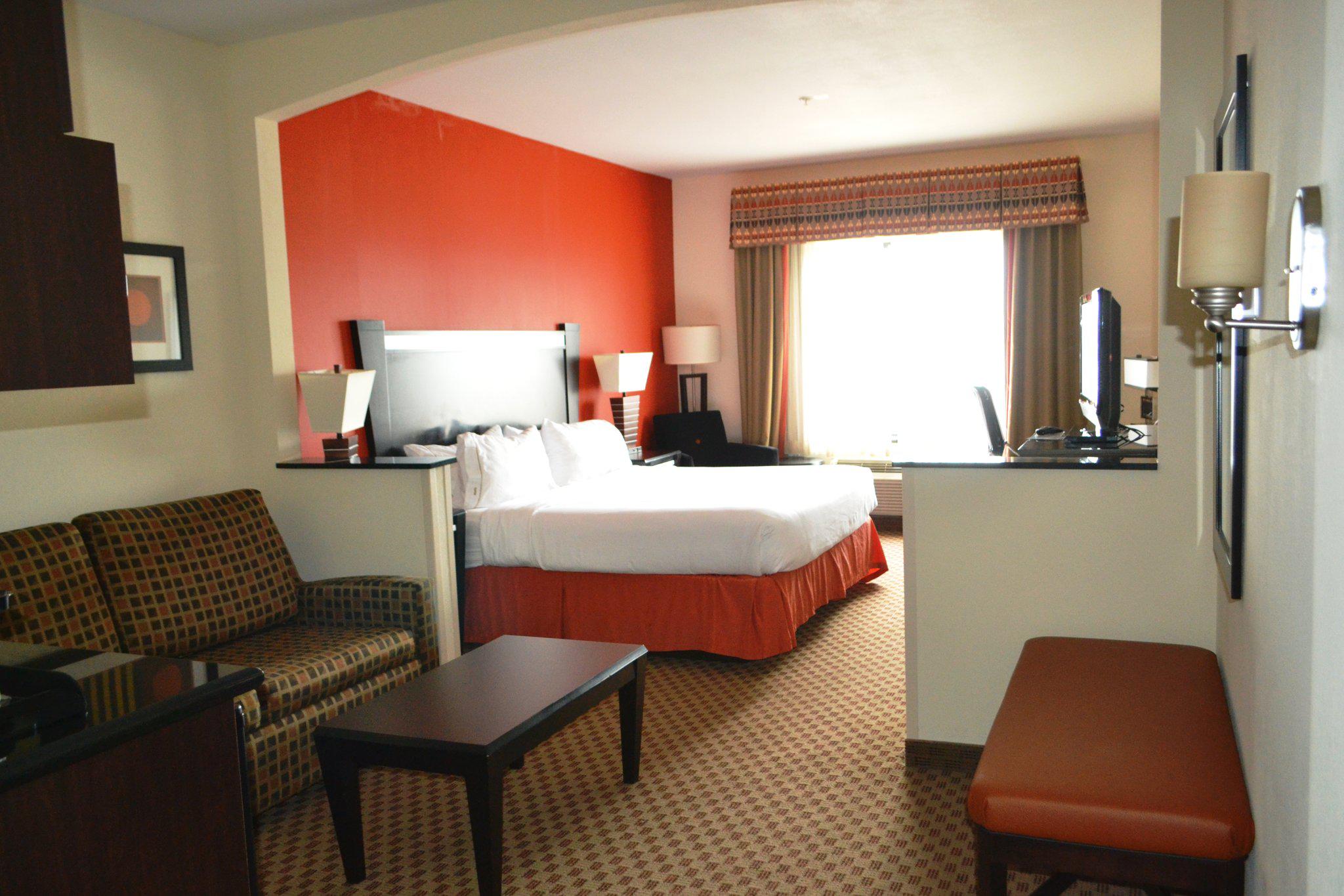 Holiday Inn Express & Suites Odessa Photo