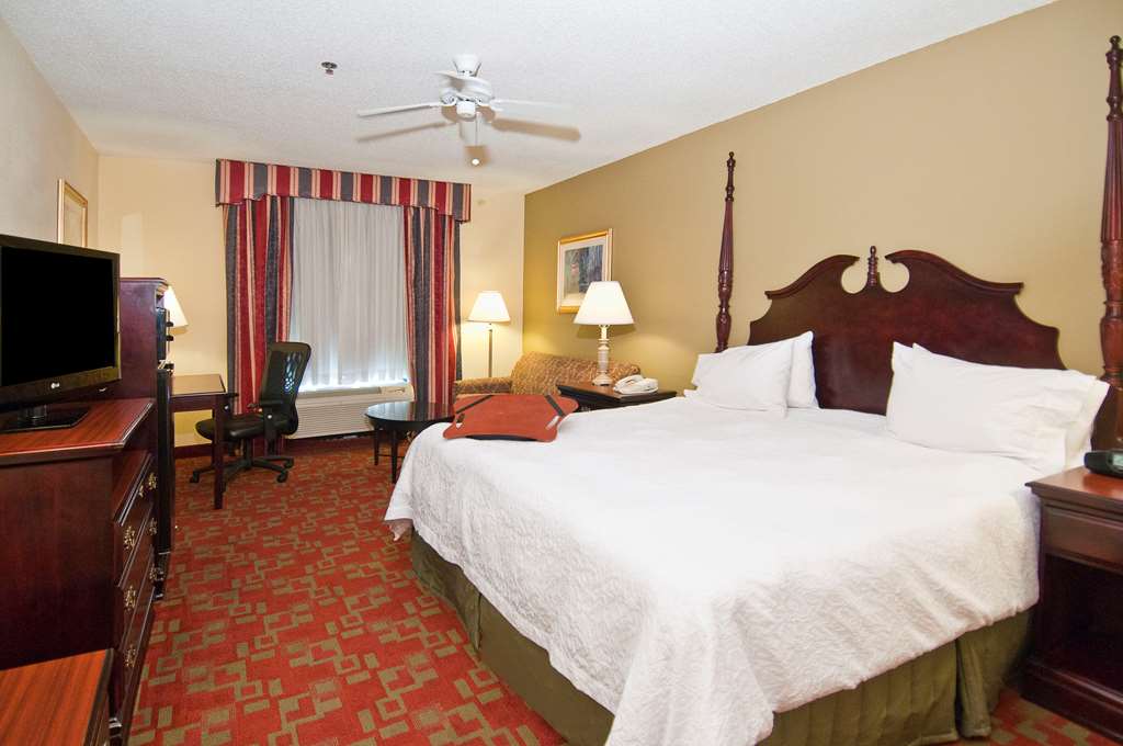 Hampton Inn Canton Image