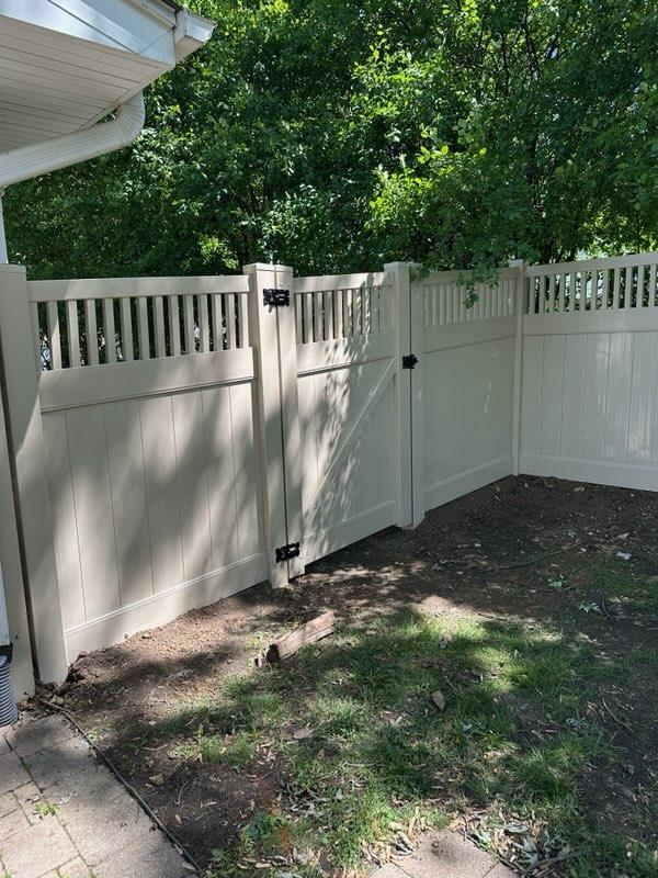 Top Rail Fence Naperville Image
