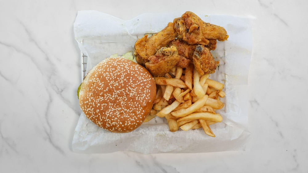 Cheeseburger + 5pcs Wing Combo