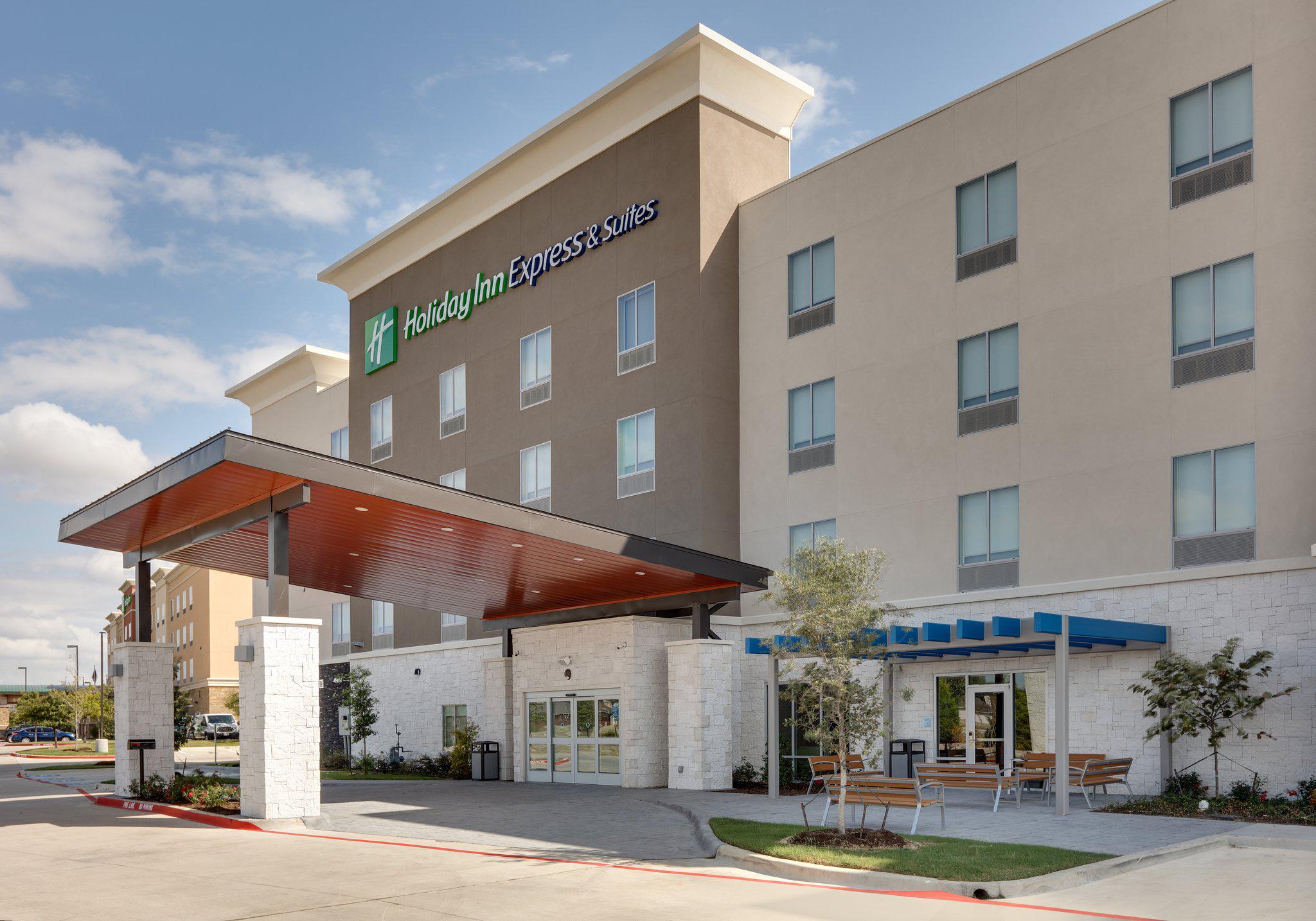 Holiday Inn Express & Suites Plano - the Colony Photo