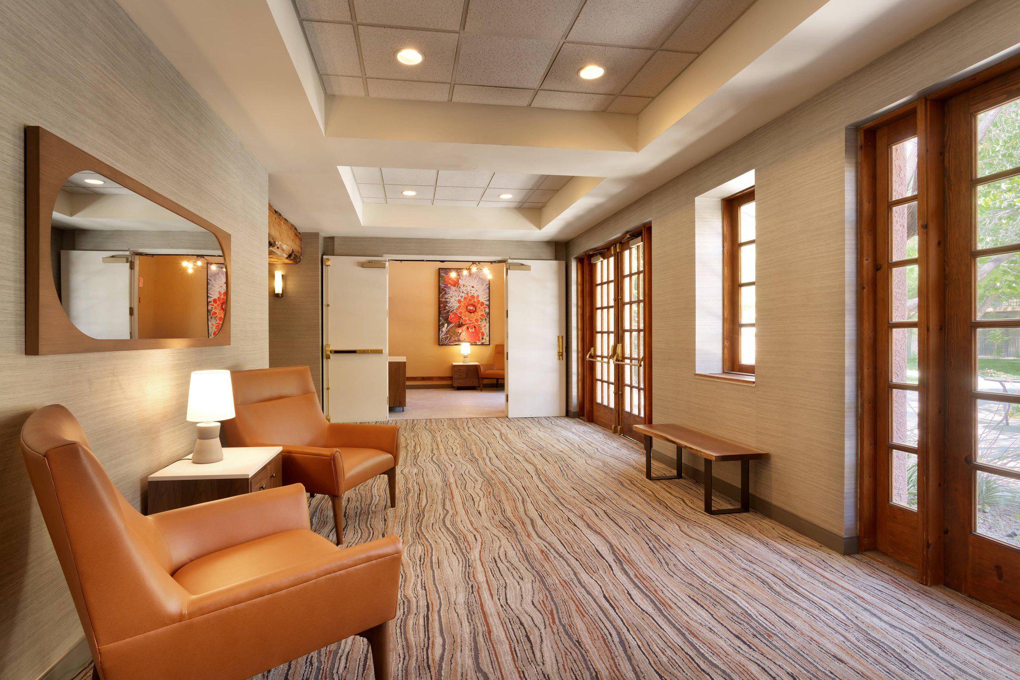 Courtyard by Marriott Albuquerque Photo