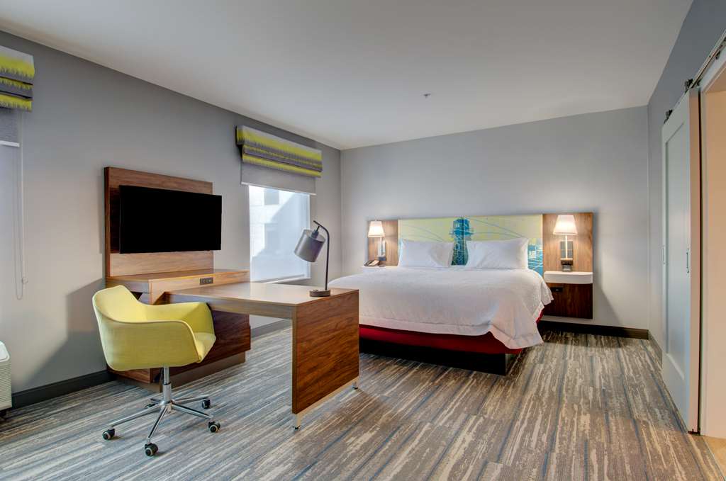 Hampton Inn & Suites Portland West Image