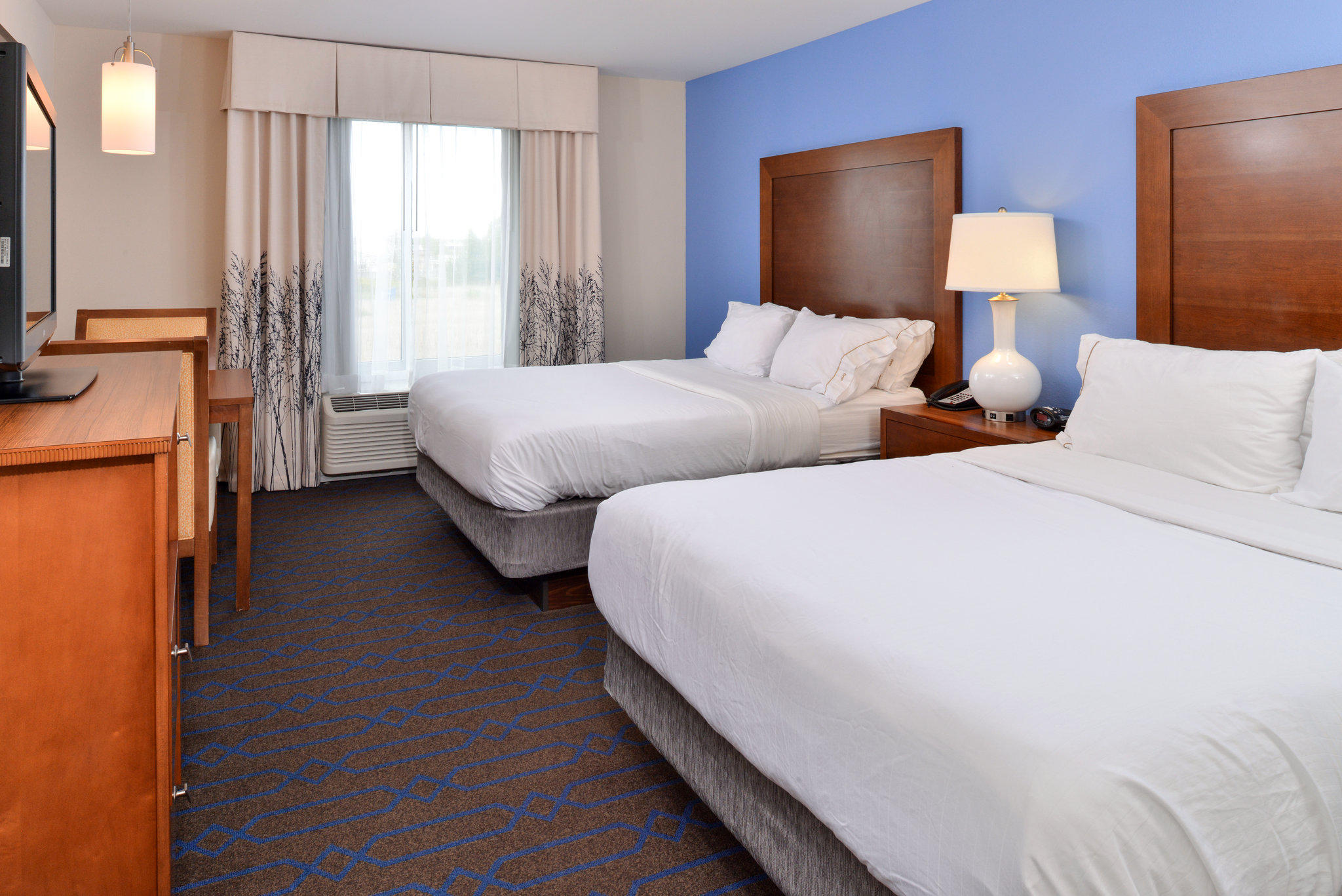 Holiday Inn Express & Suites Terre Haute Photo