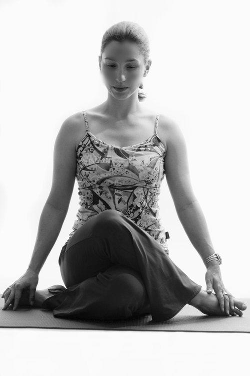 Ellen Pollis is a yoga teacher, energetic healer, and licensed teacher in the Twin Cities with experiences across ages, body shapes, and learning styles.