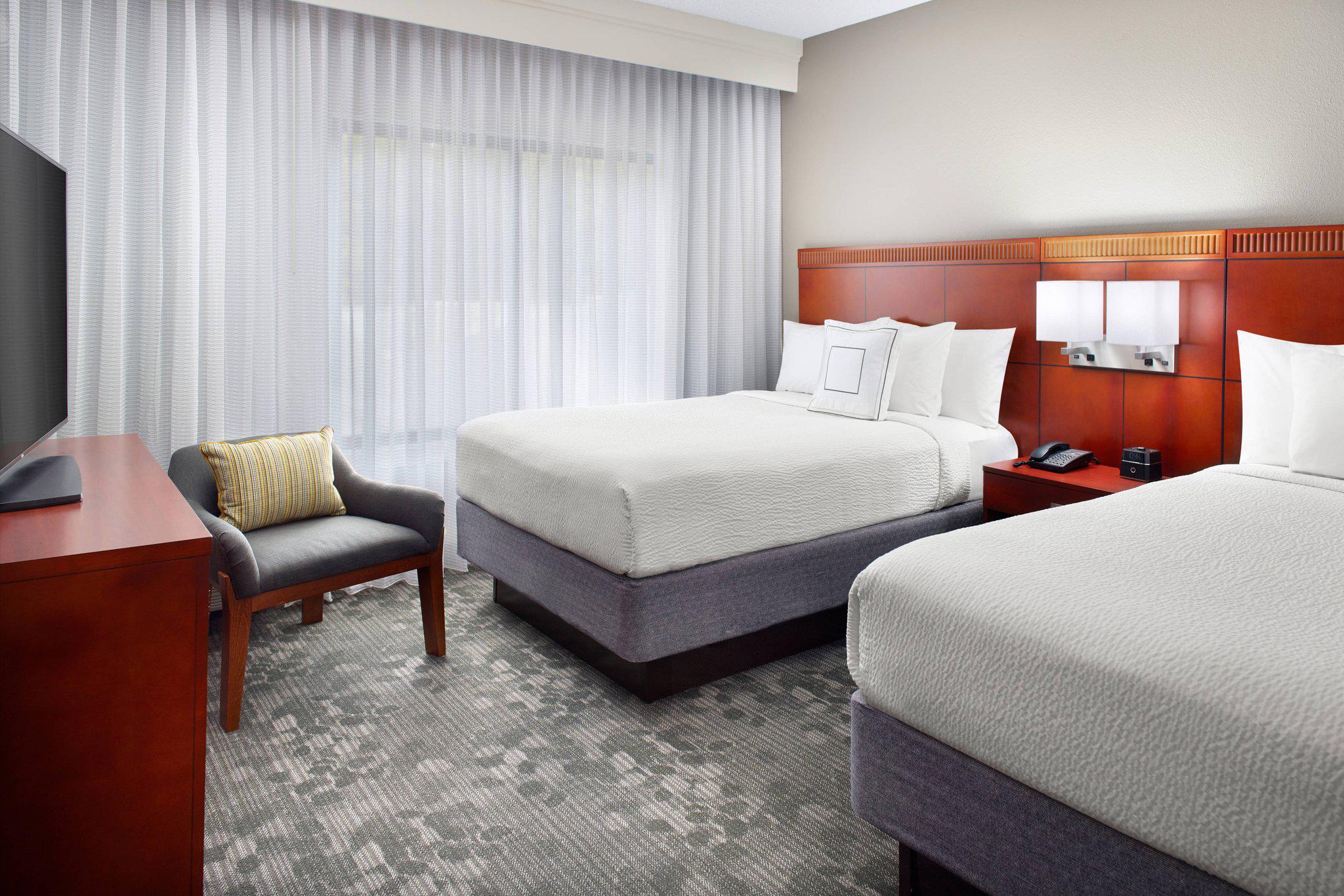 Courtyard by Marriott Atlanta Perimeter Center Photo