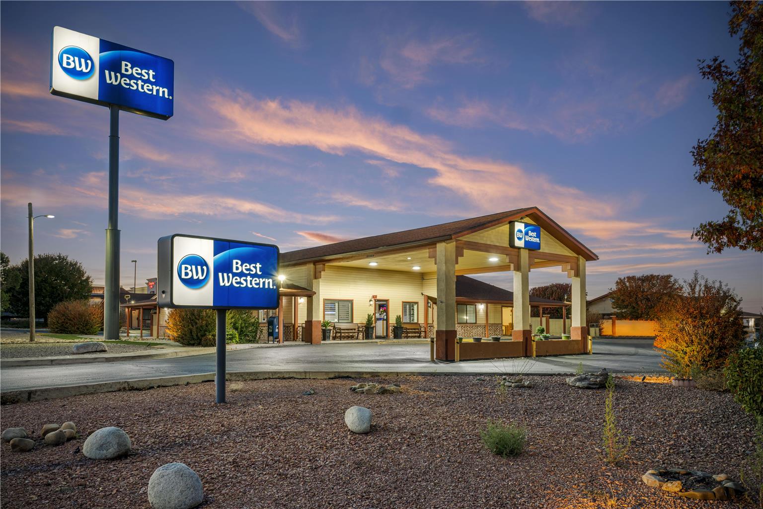 Best Western Santa Rosa Inn Image