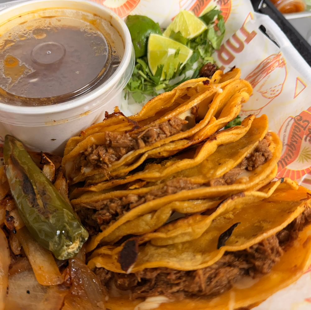 3 birria taco crunchy c/consome
