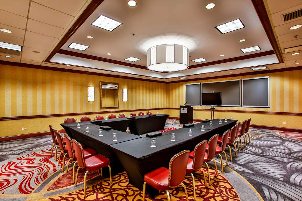 DoubleTree by Hilton Hotel Chicago - Alsip Image